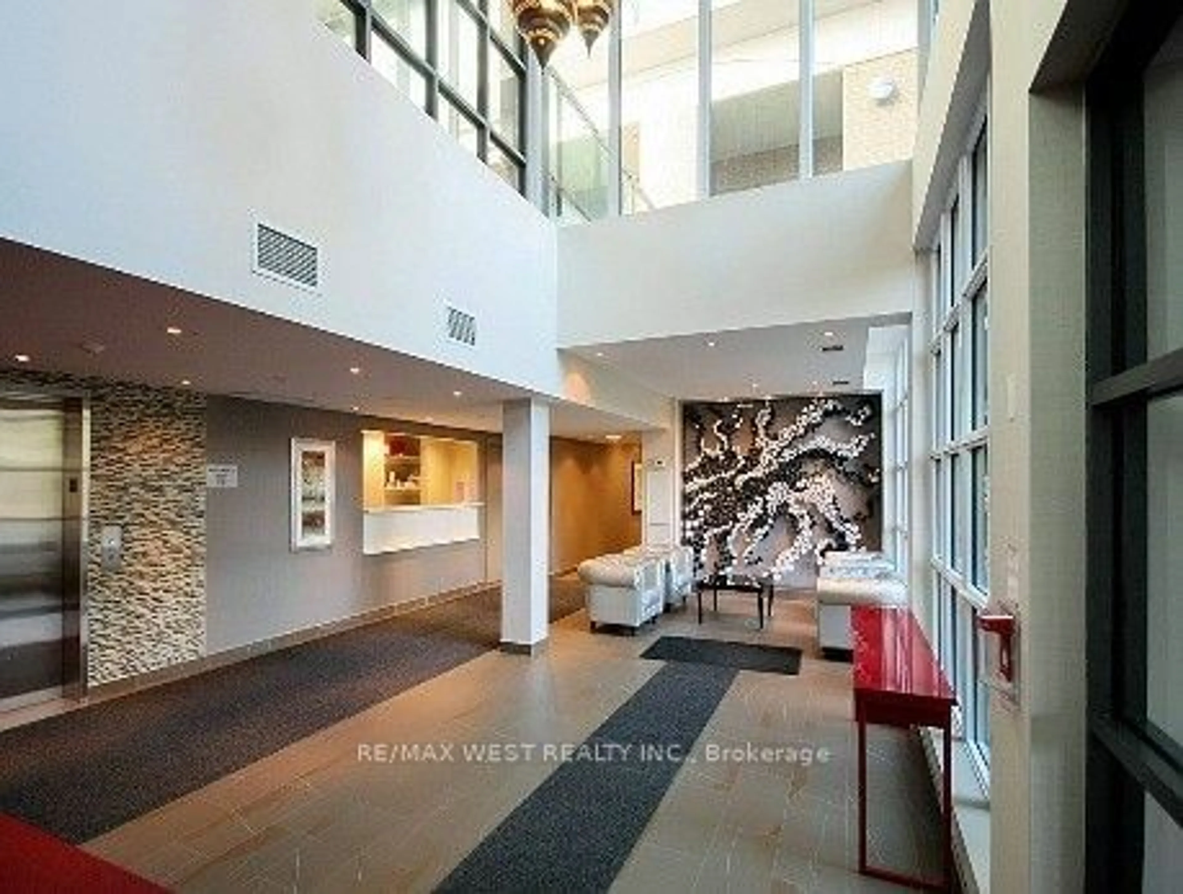 Indoor lobby for 109 Ossington Ave #219, Toronto Ontario M6J 2Z2