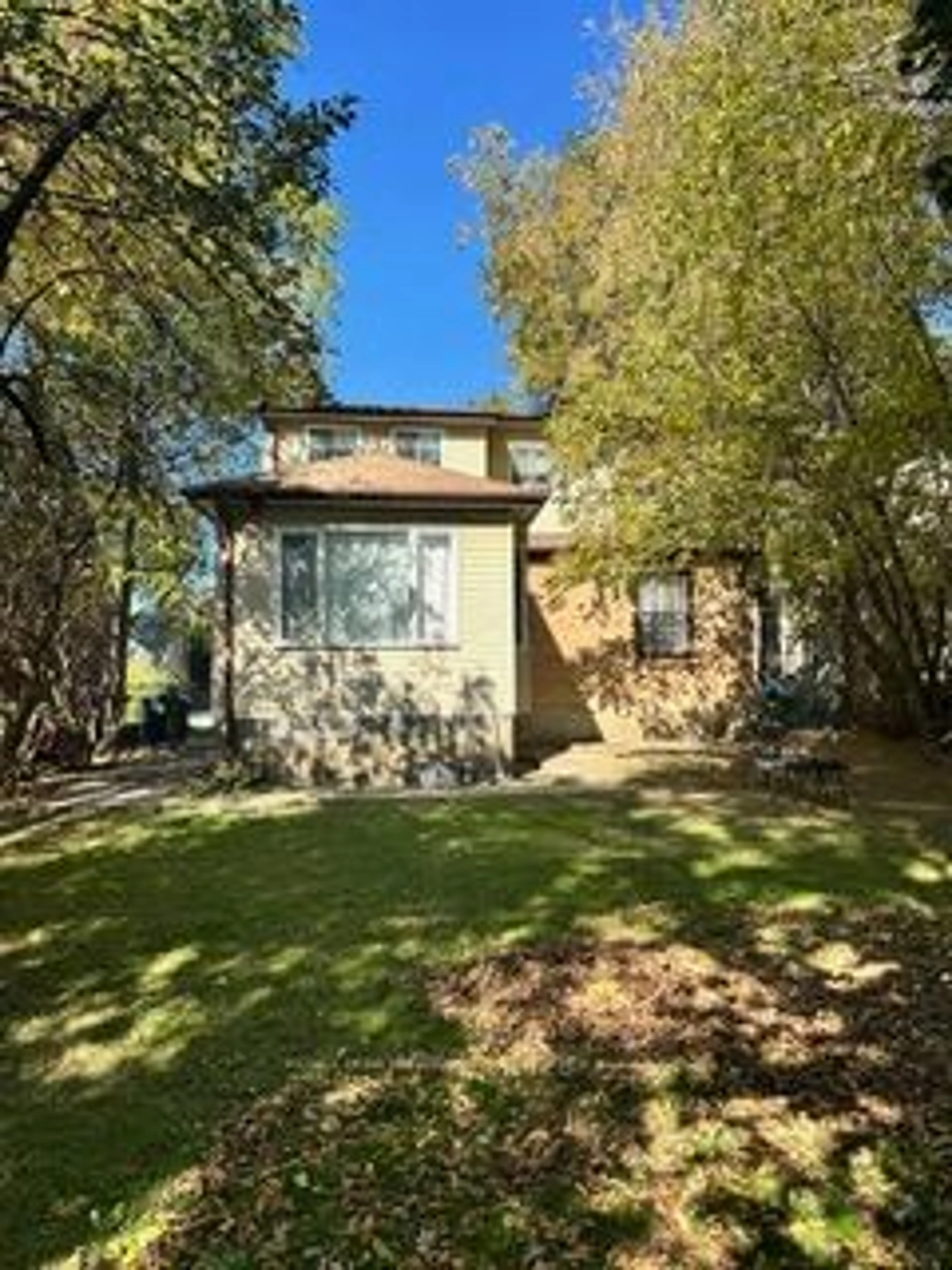 Frontside or backside of a home, cottage for 33 Athabaska Ave, Toronto Ontario M2M 2T6