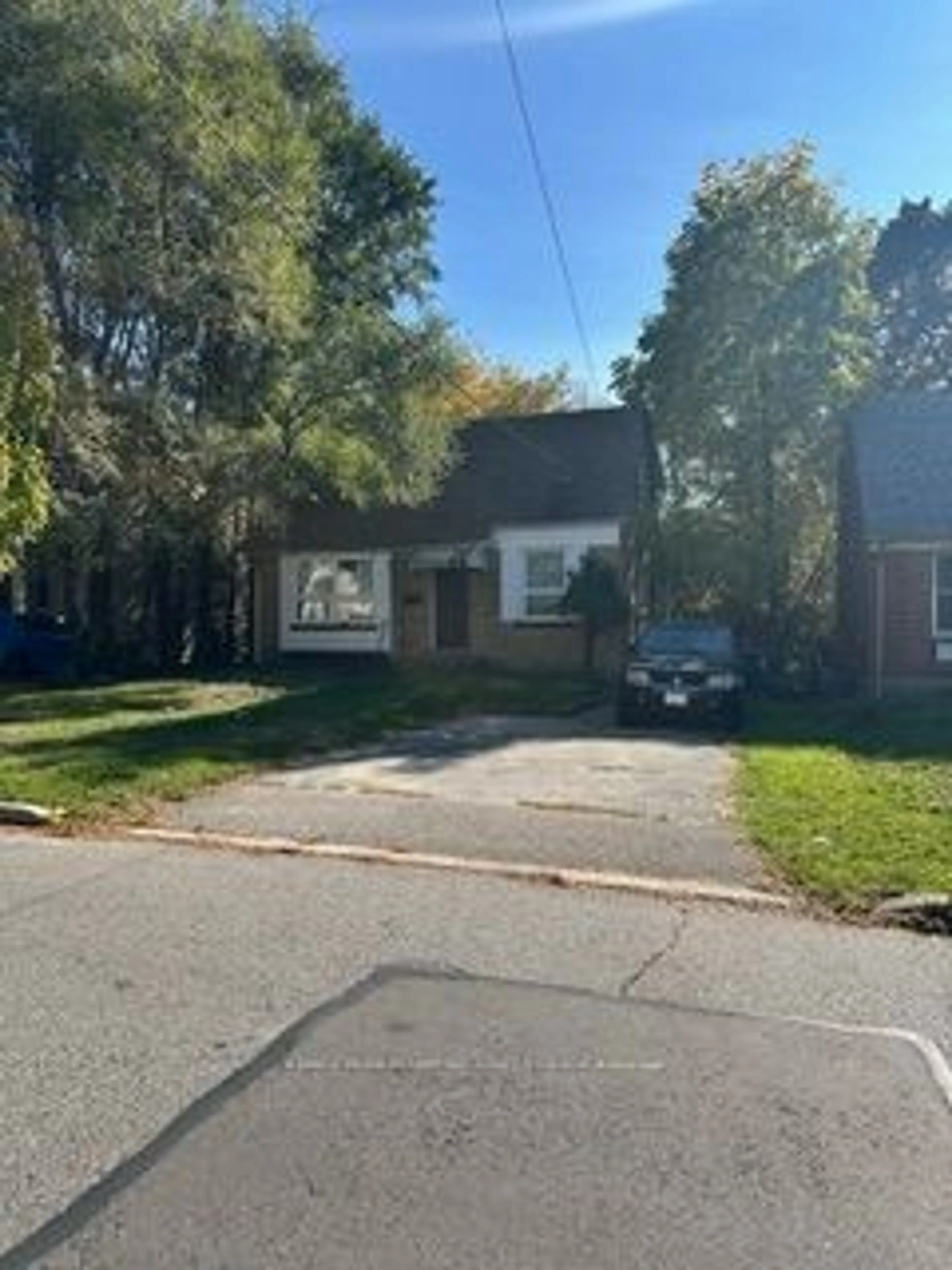 Frontside or backside of a home, the street view for 33 Athabaska Ave, Toronto Ontario M2M 2T6