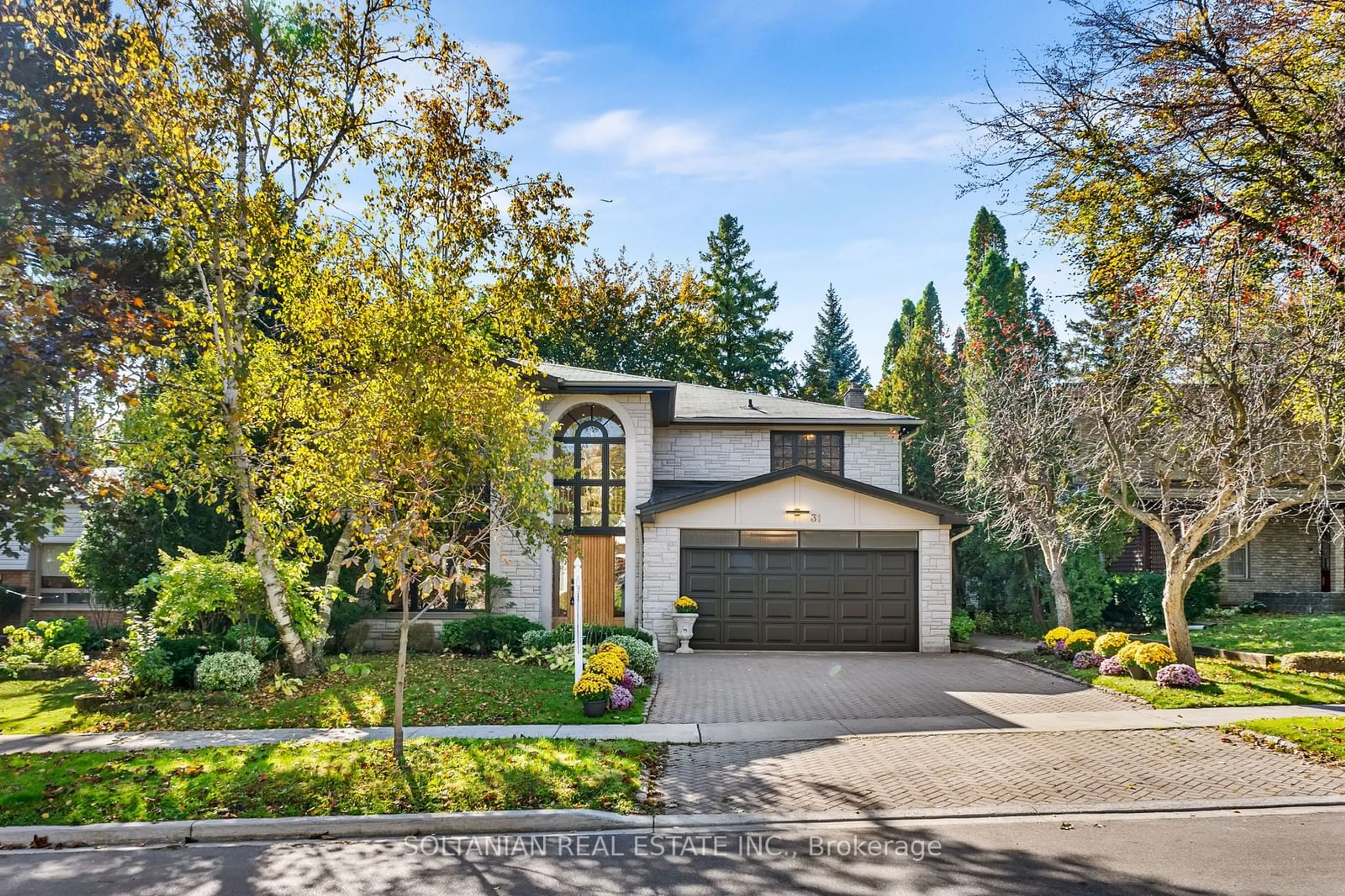 Frontside or backside of a home, the street view for 31 Cheval Dr, Toronto Ontario M3B 1R5