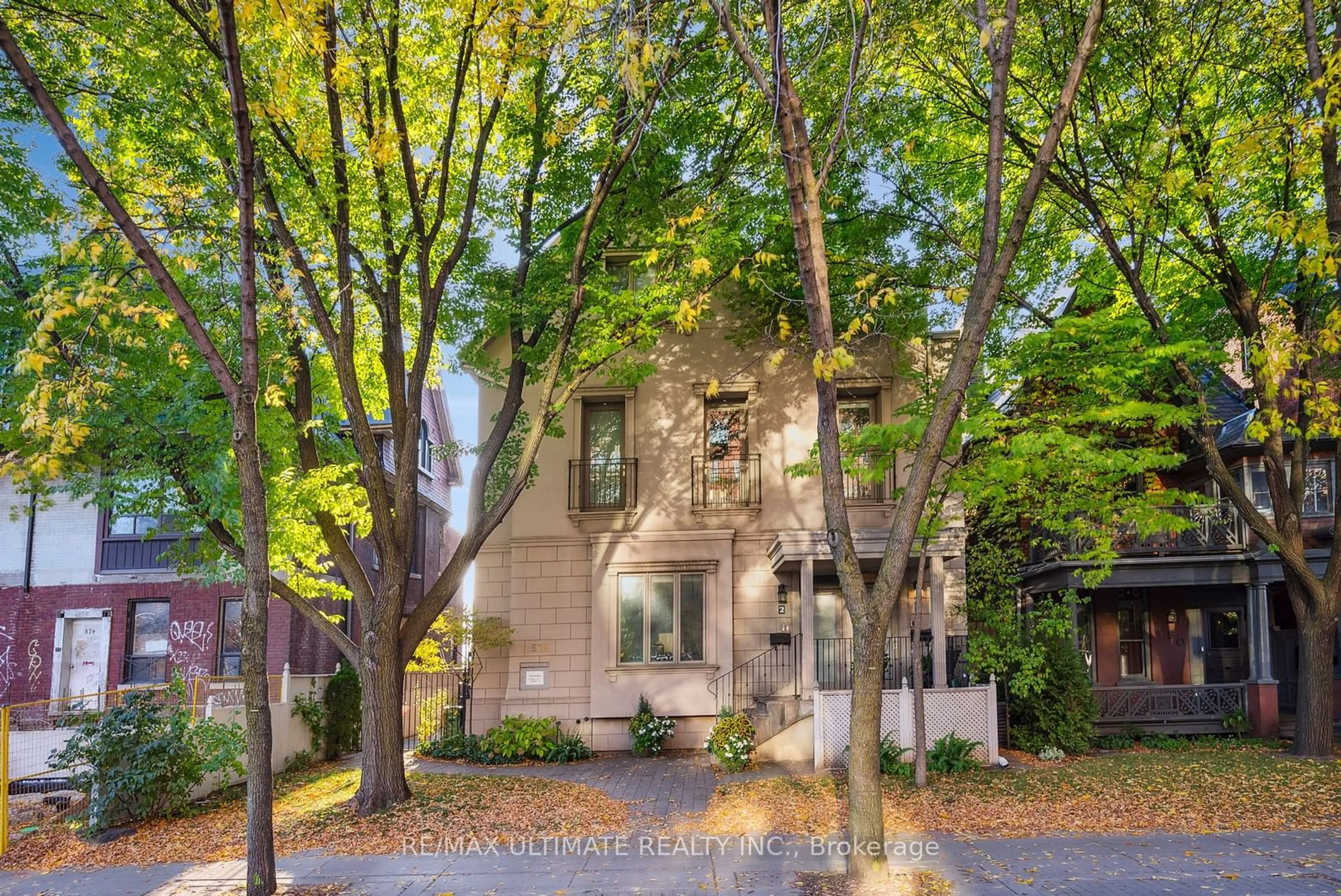 A pic from exterior of the house or condo, the street view for 578 Spadina Ave #5, Toronto Ontario M5S 2H2