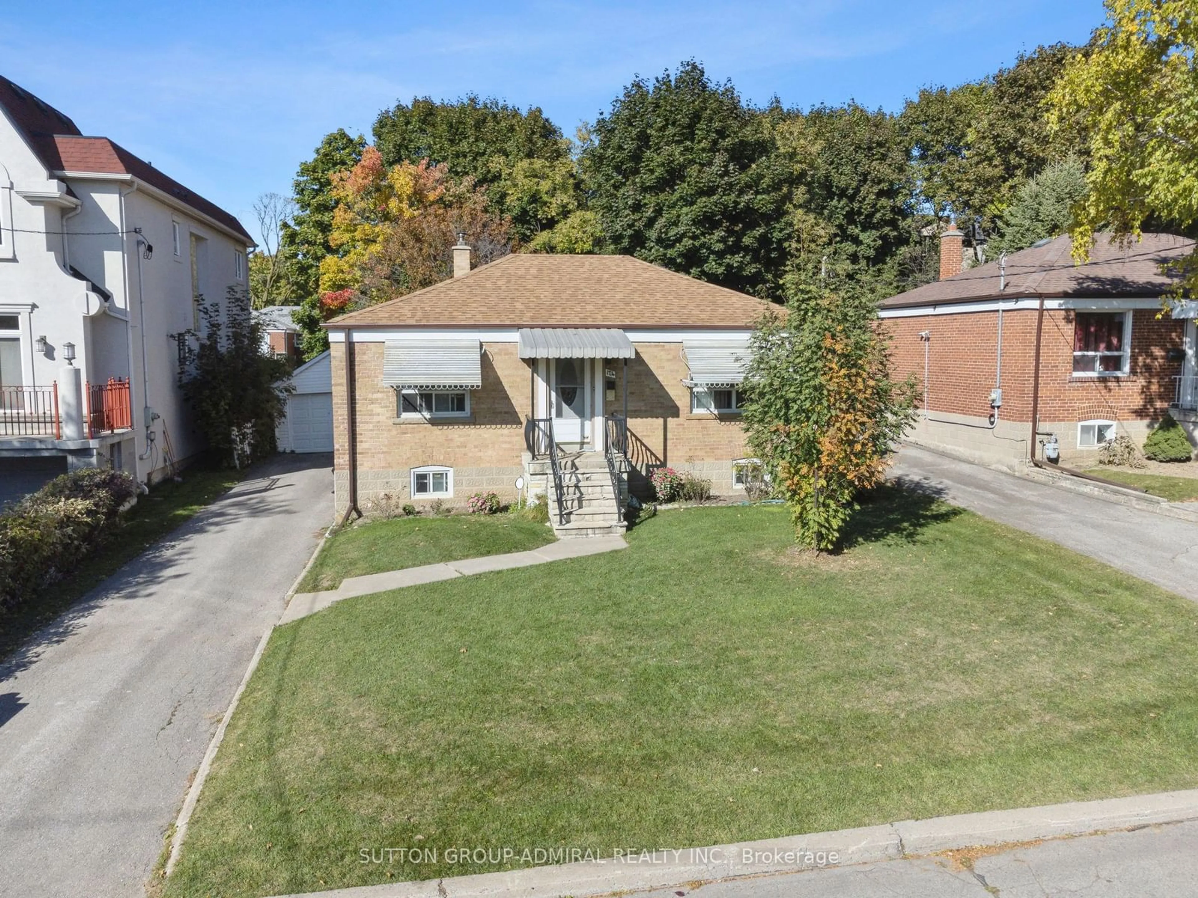 Frontside or backside of a home, the street view for 174 Elmhurst Ave, Toronto Ontario M2N 1S1