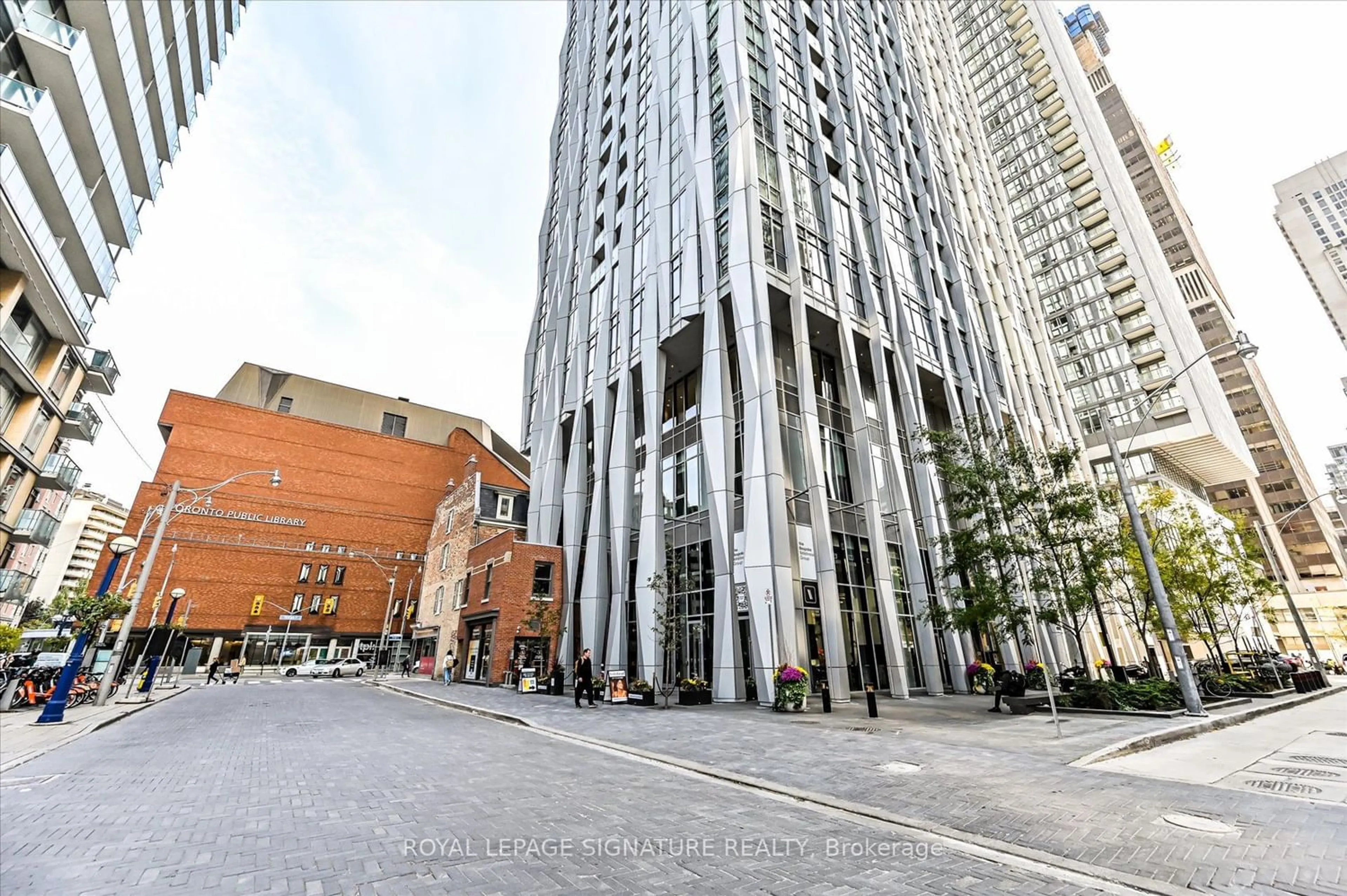 A pic from exterior of the house or condo, the street view for 1 Yorkville Ave #4309, Toronto Ontario M4W 0B1