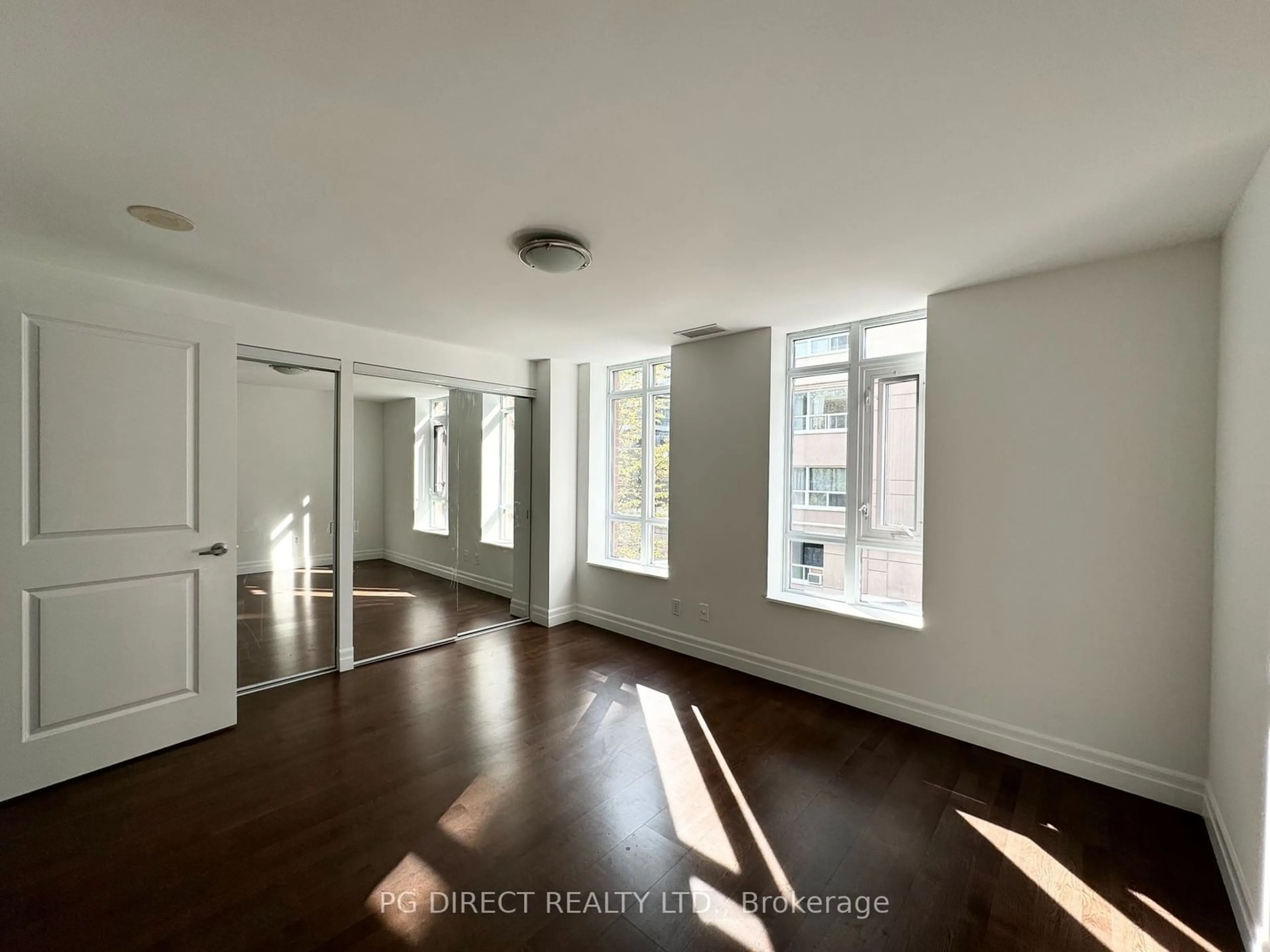 A pic of a room, wood floors for 934 Mount Pleasant Rd #TH6, Toronto Ontario M4P 2L6