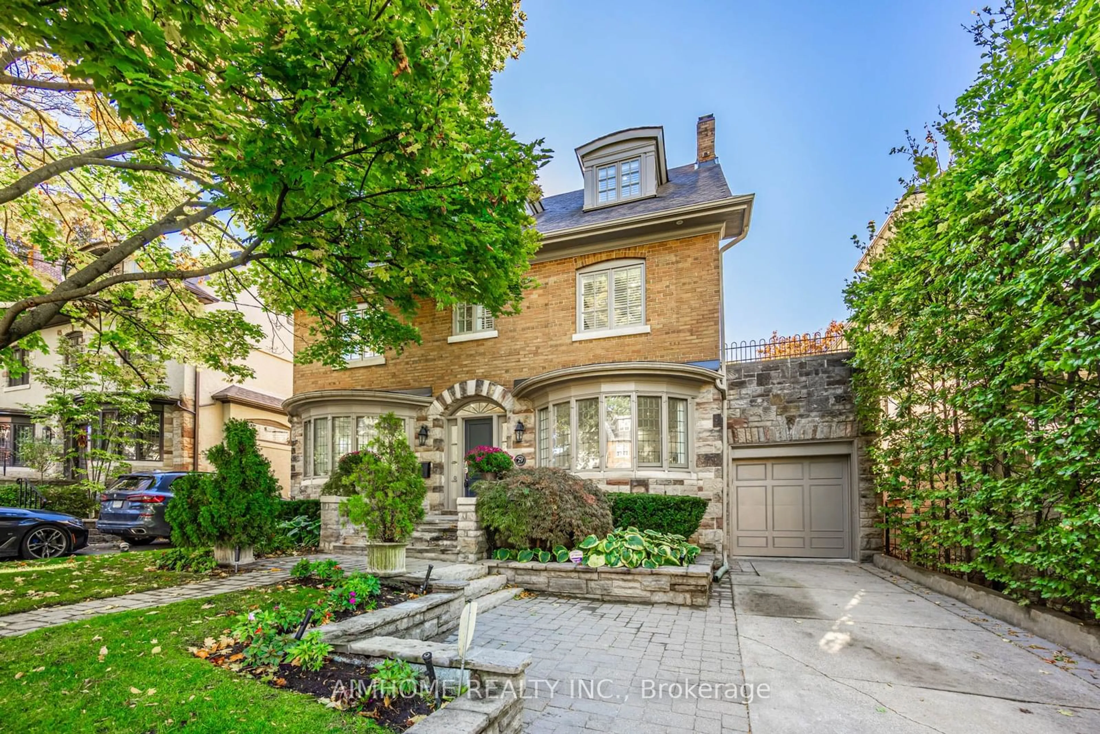 Frontside or backside of a home, cottage for 29 Rosedale Heights Dr, Toronto Ontario M4T 1C2