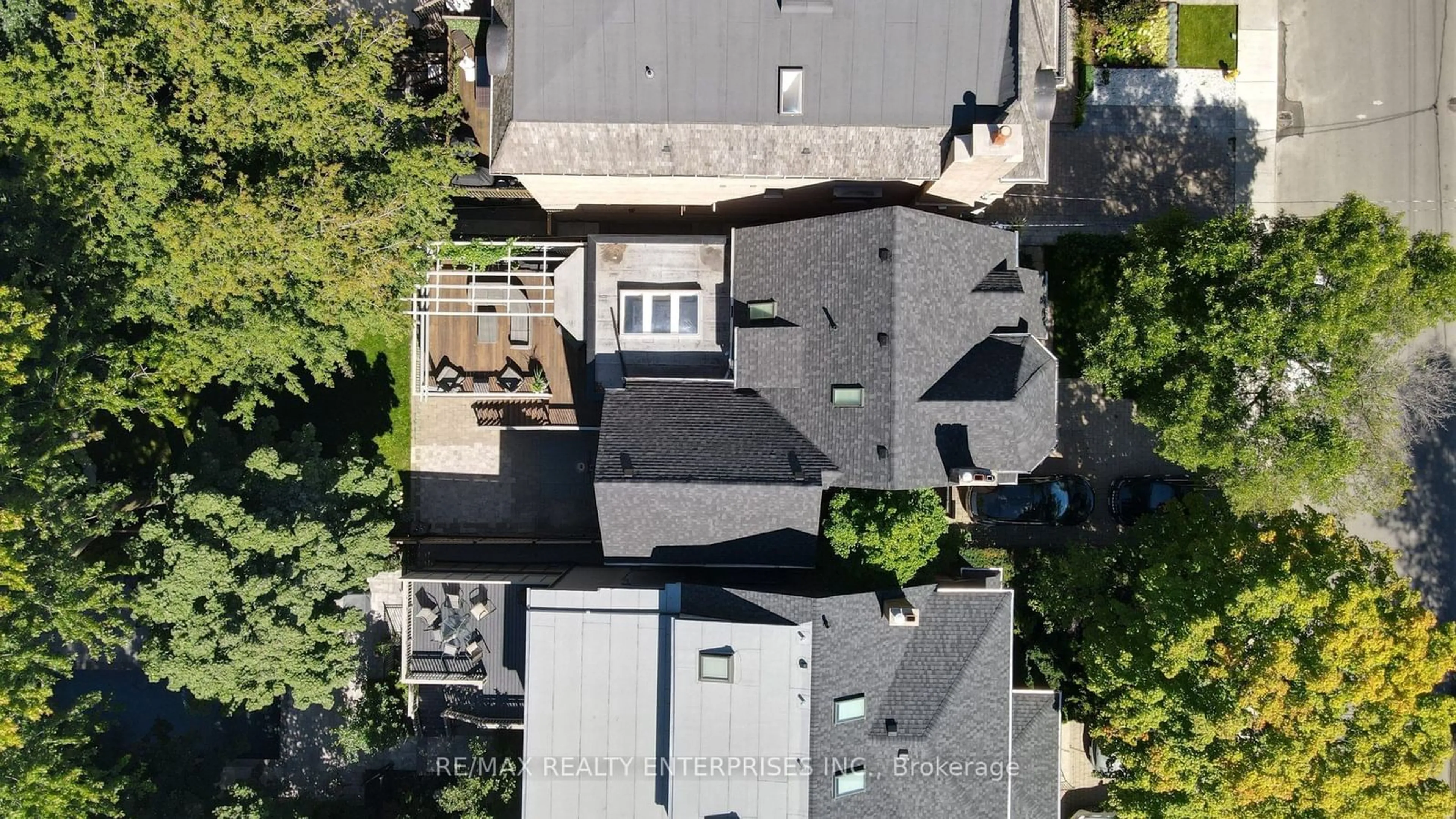 Frontside or backside of a home, cottage for 70 Oriole Rd, Toronto Ontario M4V 2G1