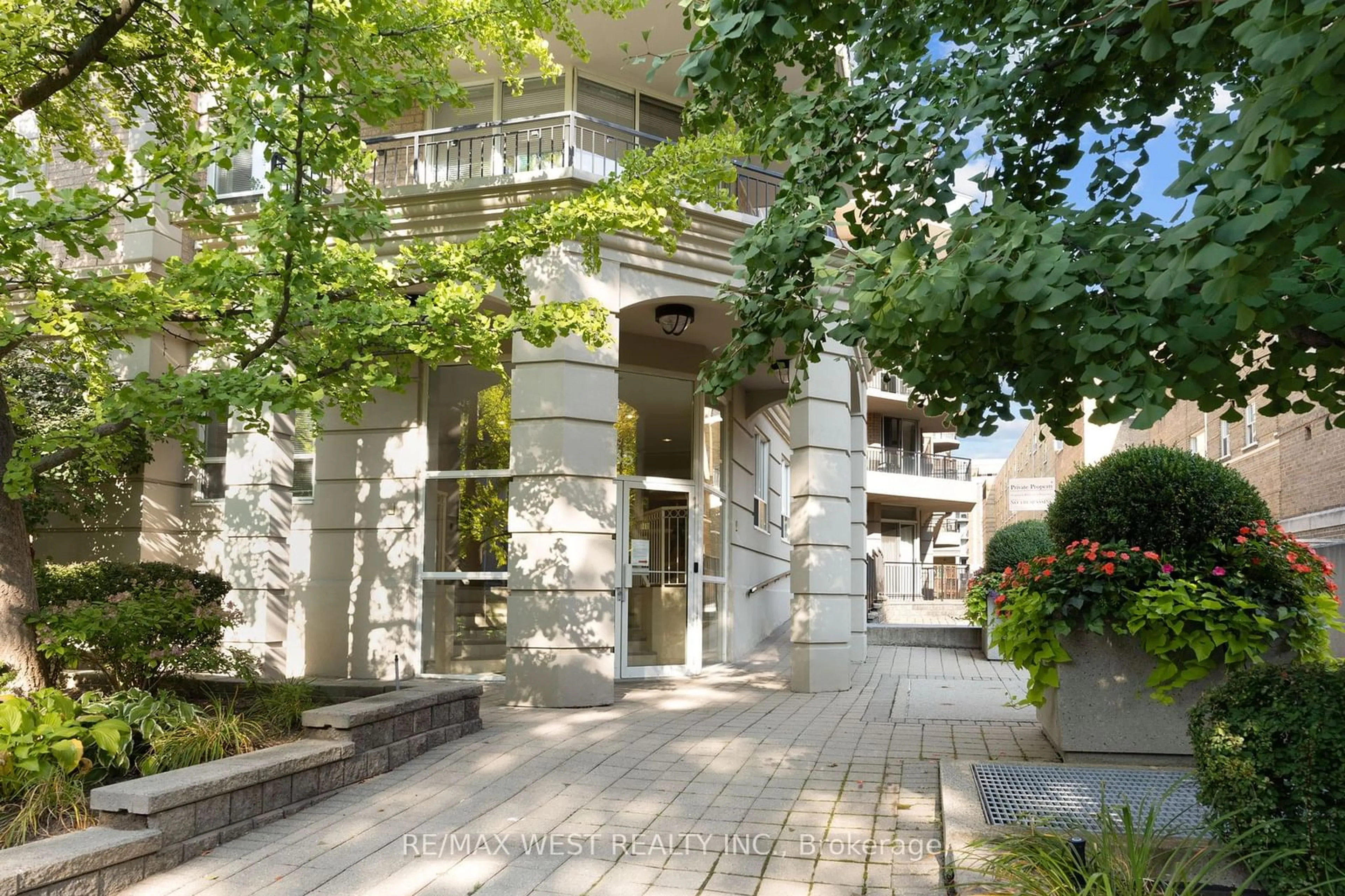 A pic from exterior of the house or condo, the front or back of building for 55 Lorindale Ave #201, Toronto Ontario M5M 3C3