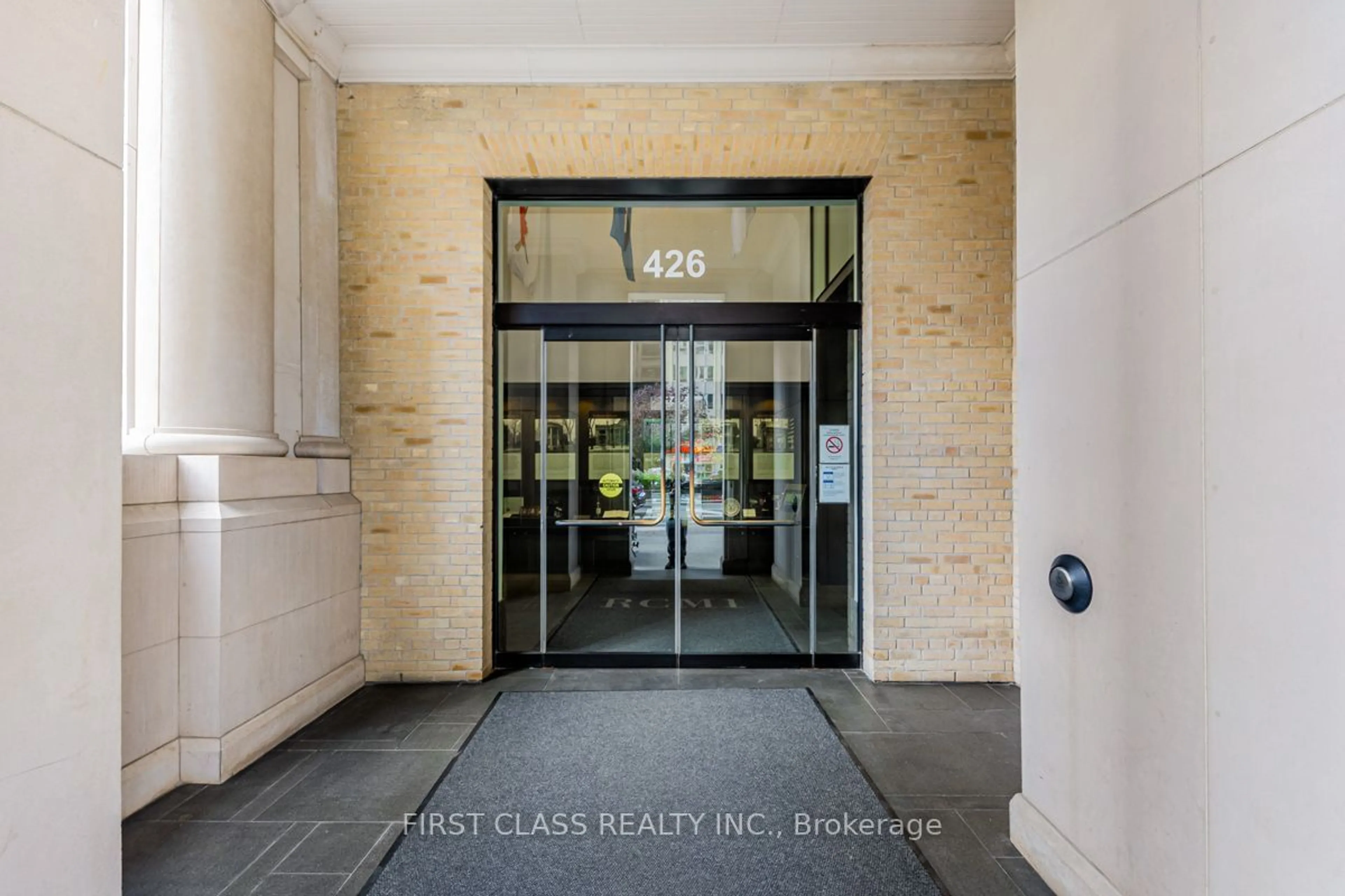 Indoor foyer for 426 University Ave #1705, Toronto Ontario M5G 1S9