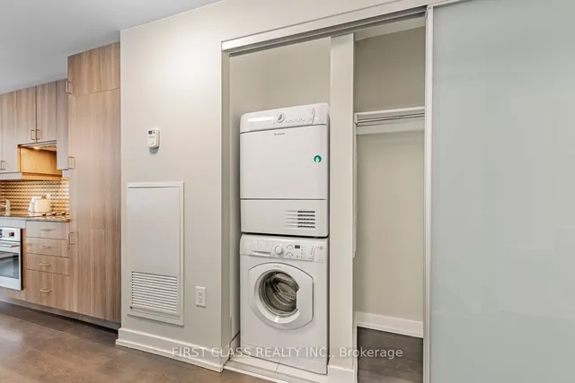 Additional property image - 426 University Ave Unit 1705