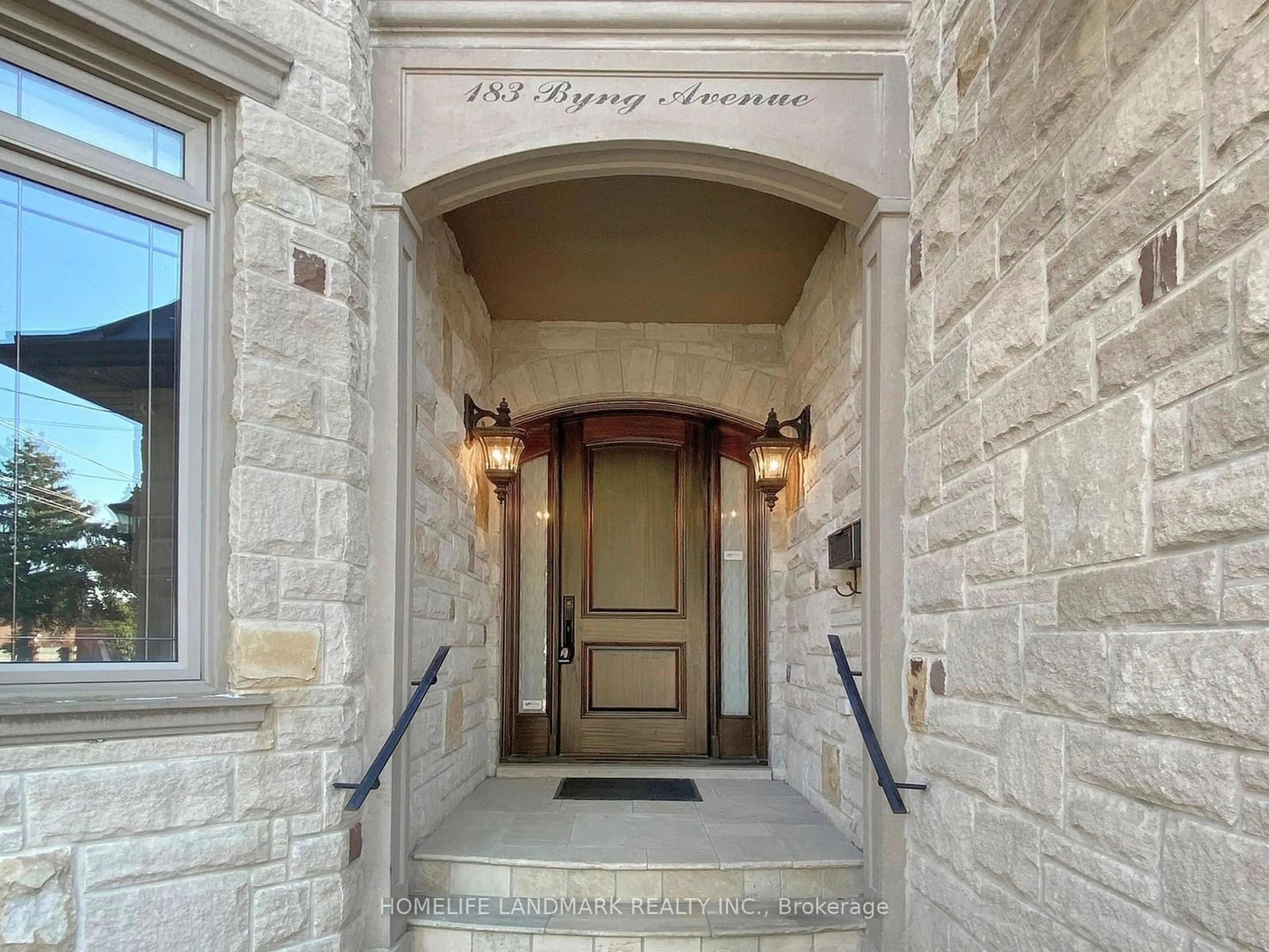 Indoor entryway for 183 Byng Ave, Toronto Ontario M2N 4K8