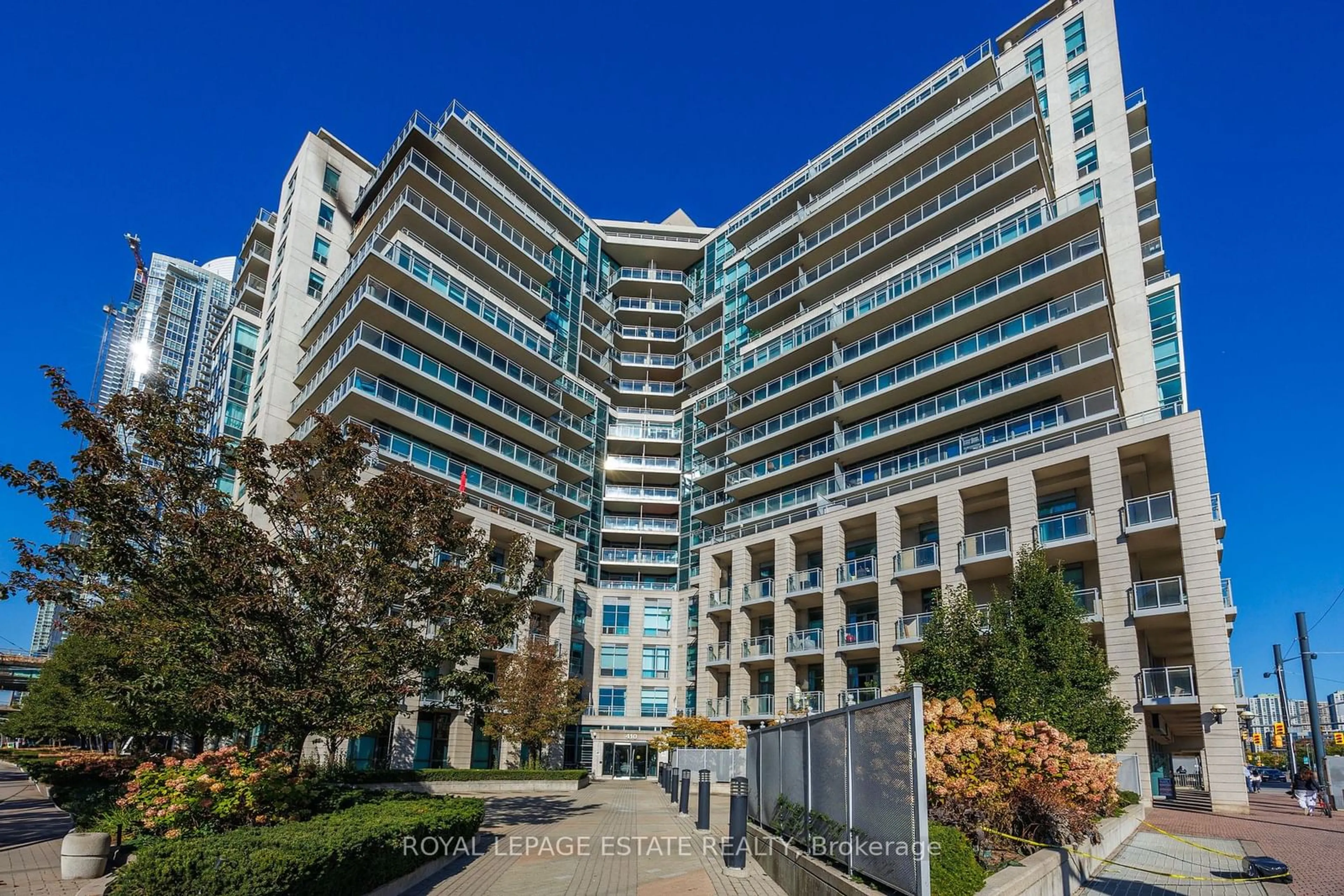 A pic from exterior of the house or condo, the front or back of building for 410 Queens Quay #401, Toronto Ontario M5V 3T1