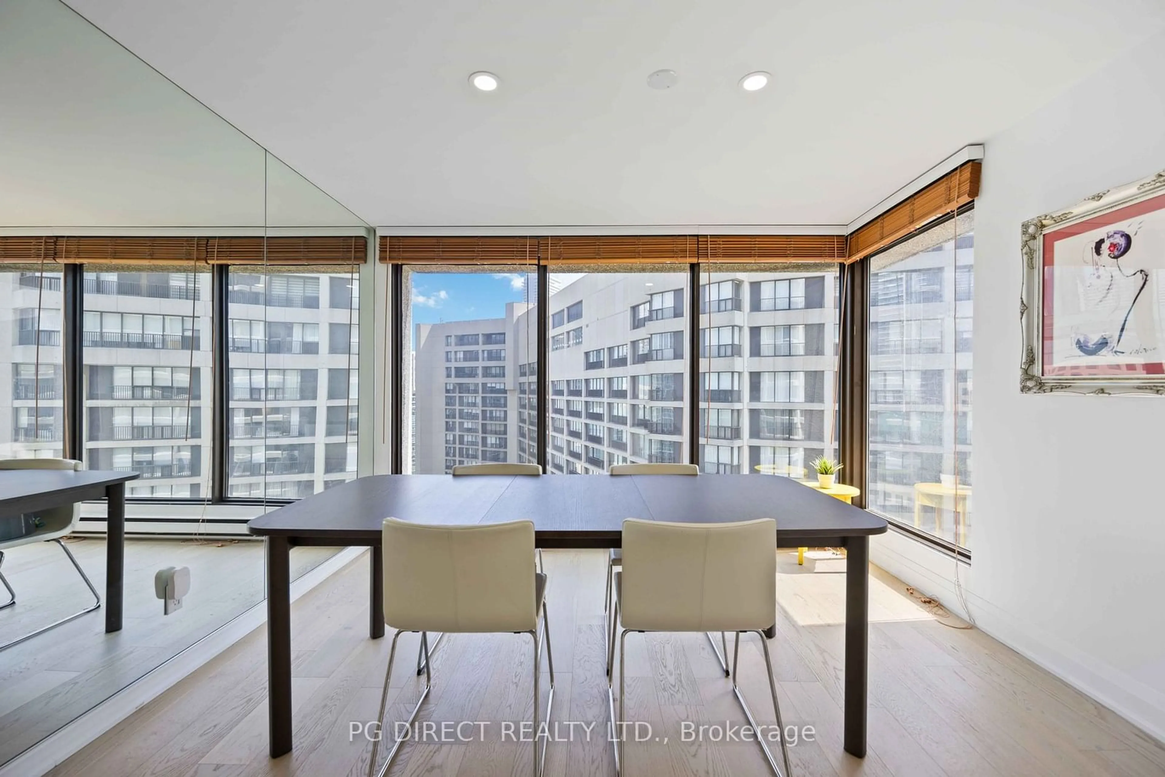 Other indoor space, wood floors for 65 Harbour Sq #3306, Toronto Ontario M5J 2L4