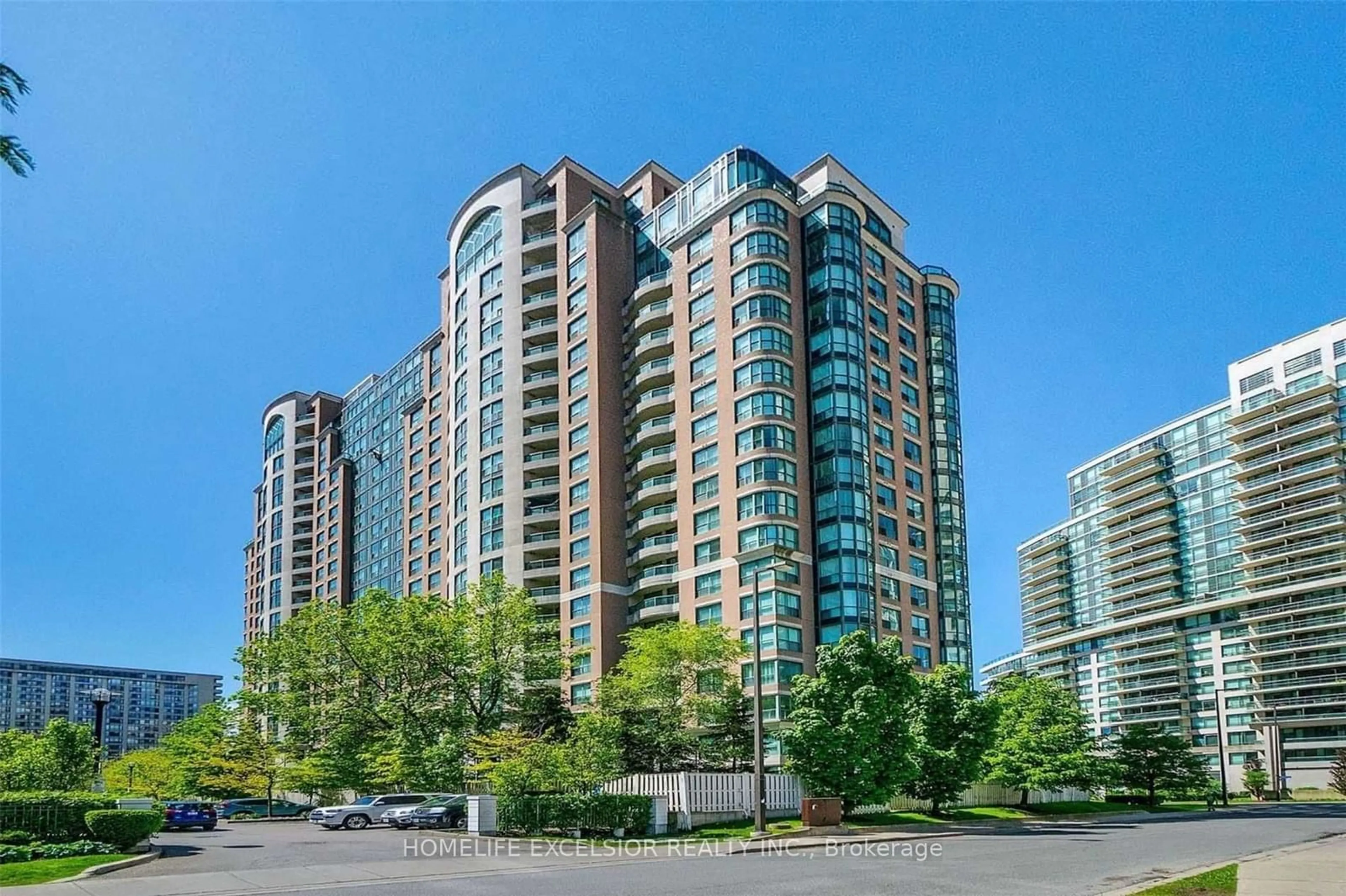 A pic from exterior of the house or condo, the view of city buildings for 23 Lorraine Dr #512, Toronto Ontario M2N 6Z6