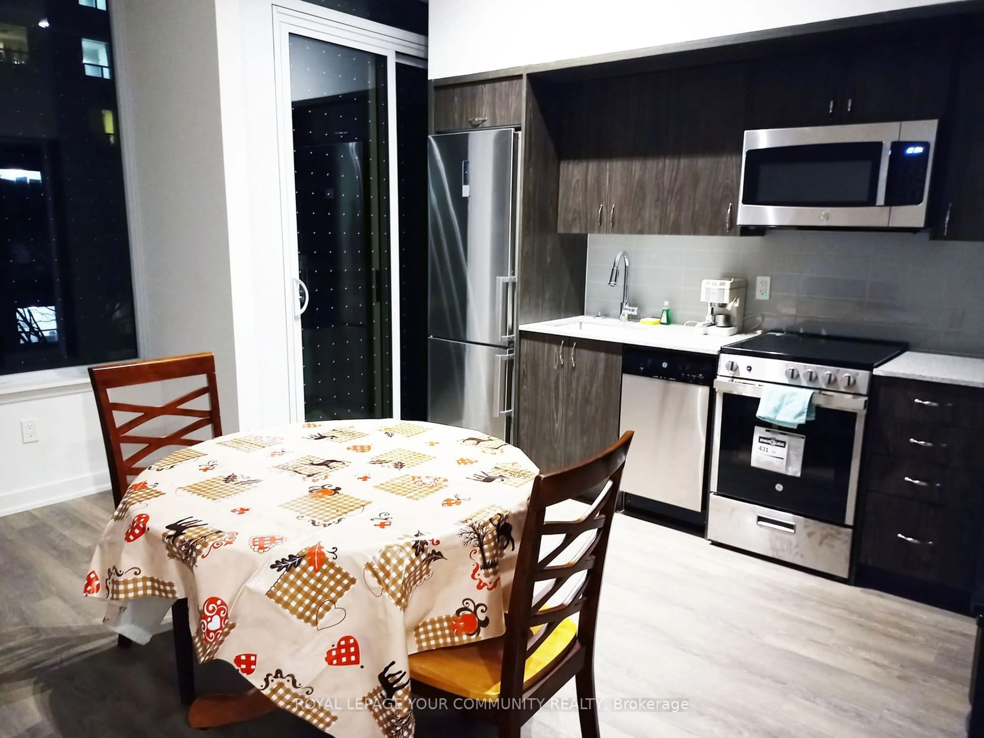 Standard kitchen, wood floors, cottage for 1 cardiff Rd #408, Toronto Ontario M4P 0G2