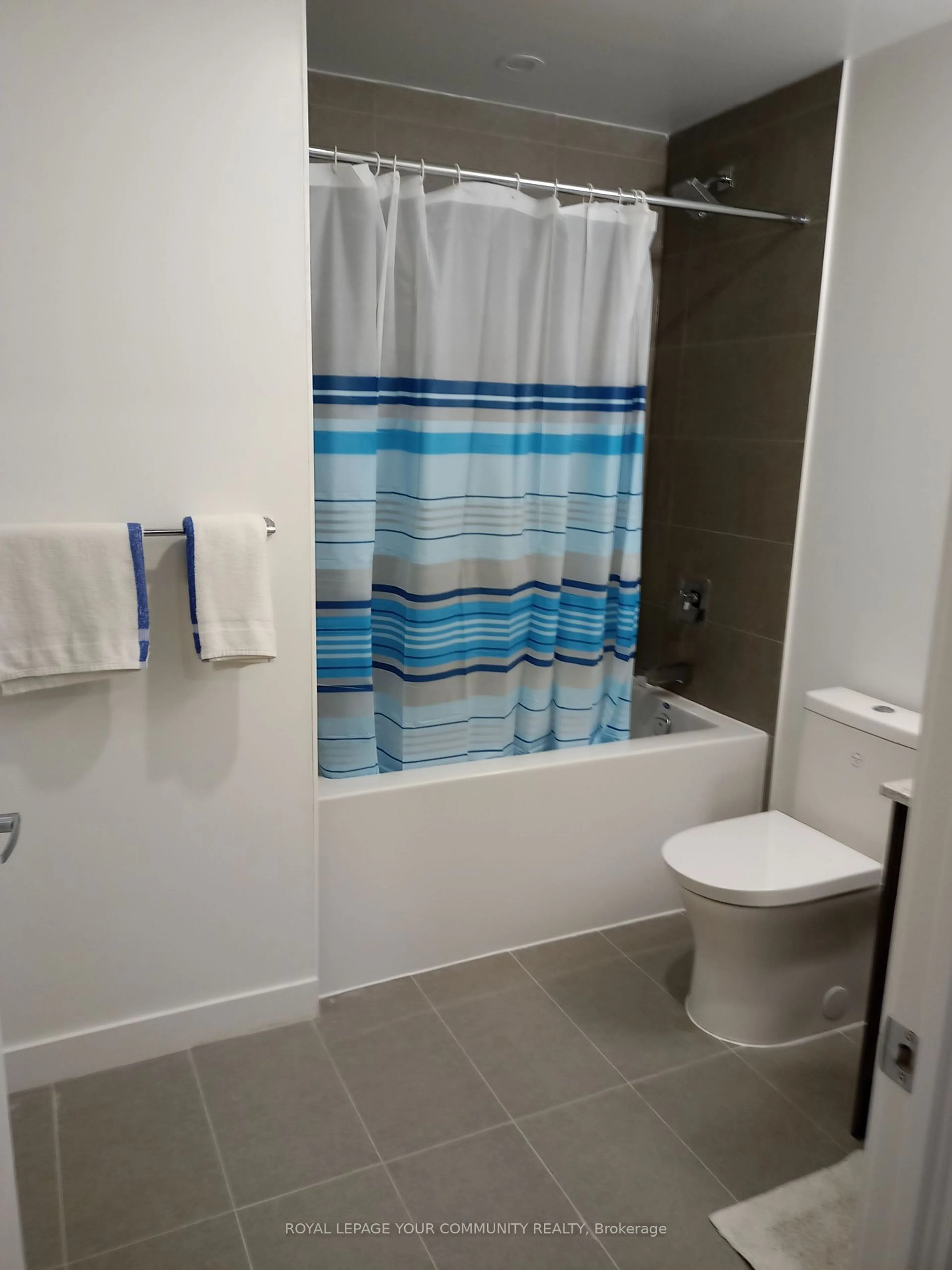 Standard bathroom, not visible floor for 1 cardiff Rd #408, Toronto Ontario M4P 0G2