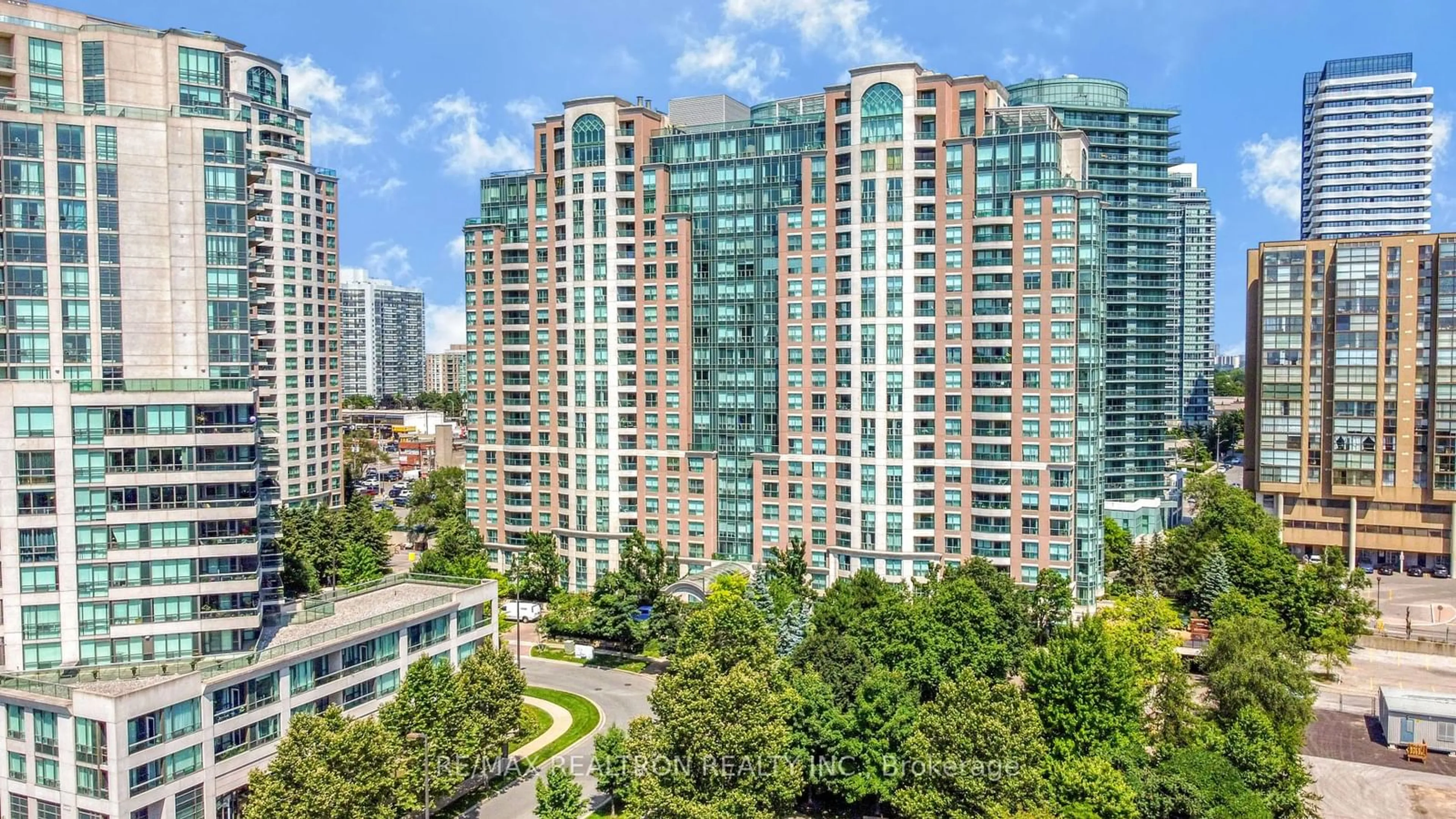 A pic from exterior of the house or condo, the view of city buildings for 23 Lorraine Dr #1916, Toronto Ontario M2N 6Z6