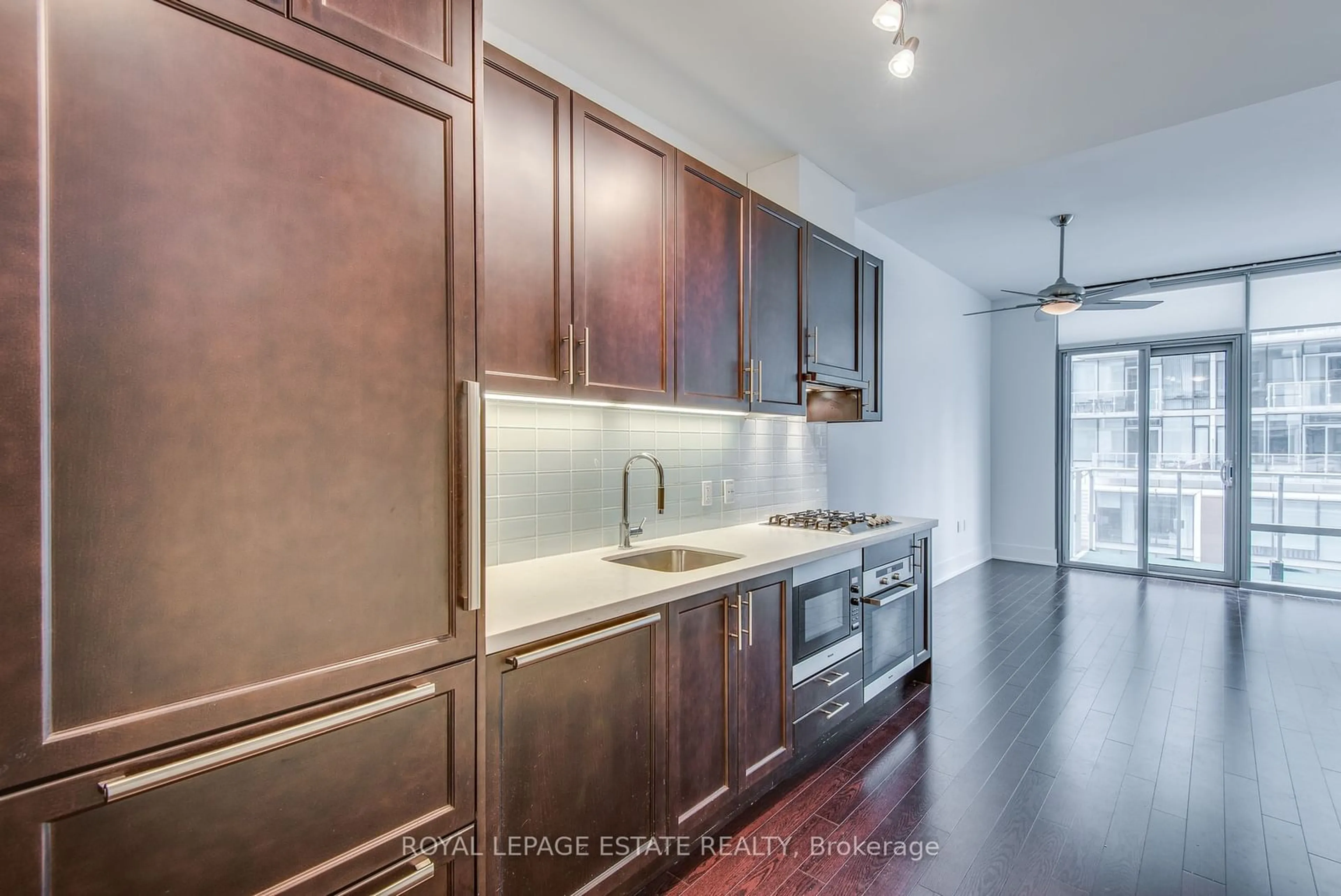 Open concept kitchen for 39 Queens Quay #329, Toronto Ontario M5E 0A5