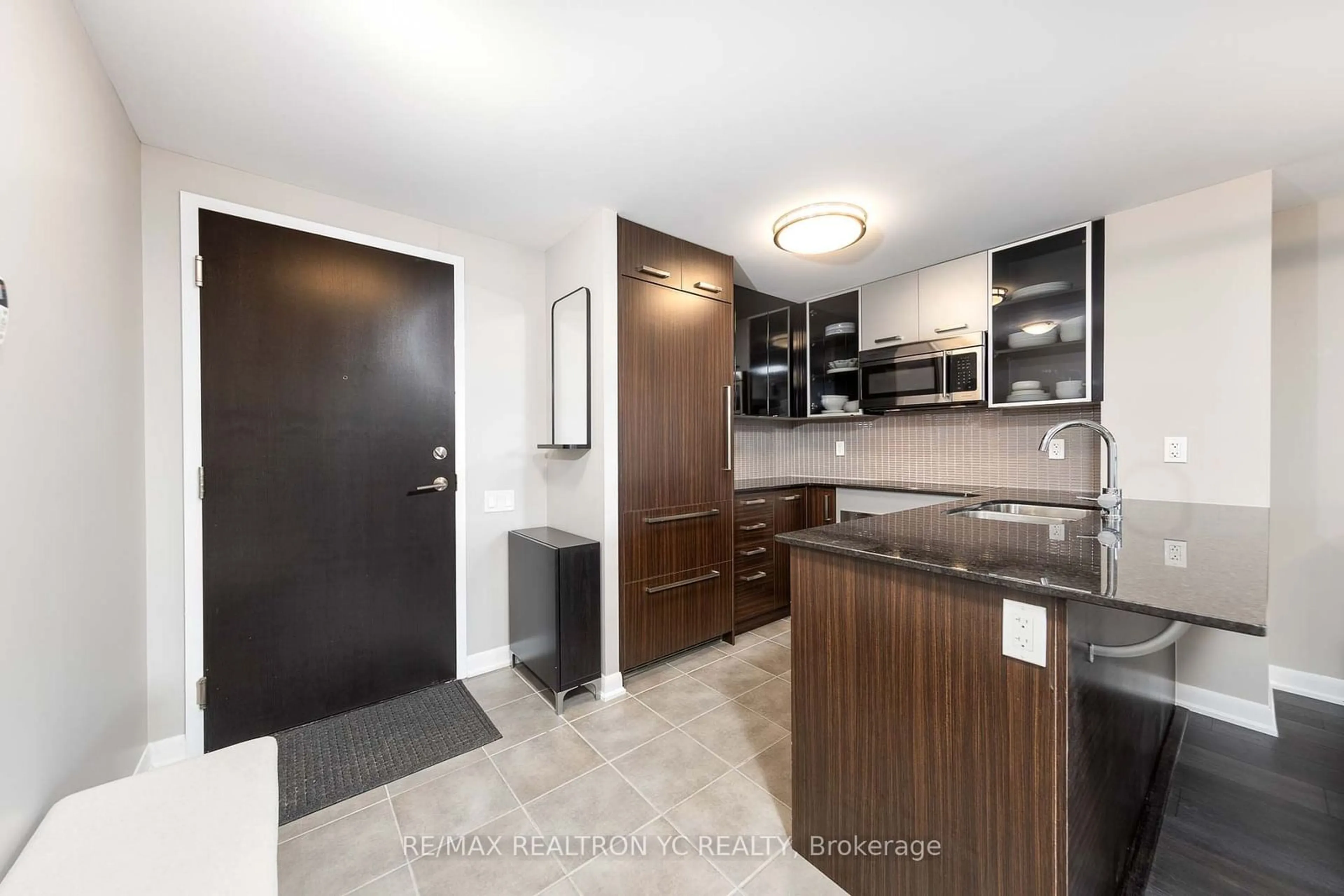 Standard kitchen for 5168 Yonge St #301, Toronto Ontario M2N 0G1