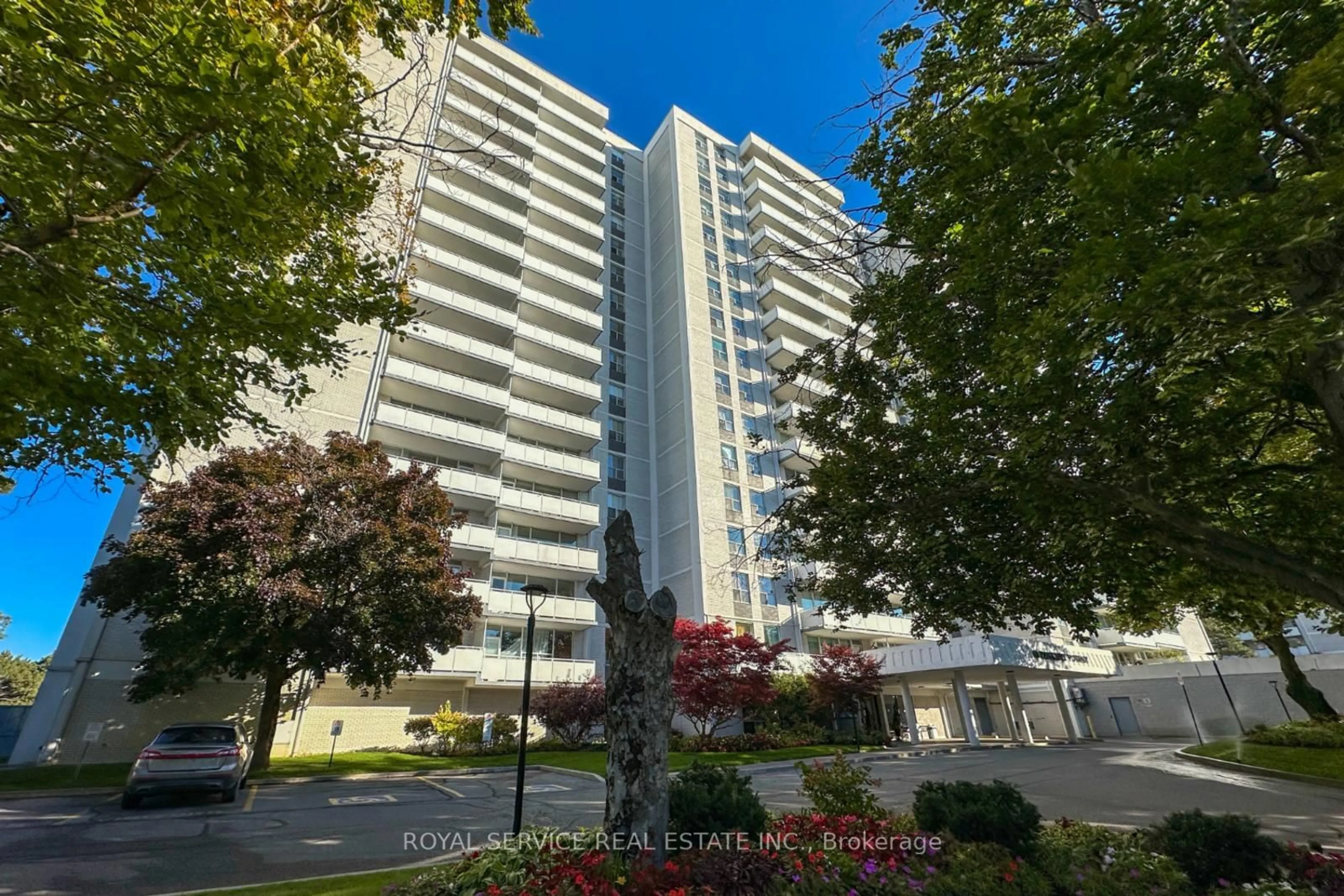 A pic from exterior of the house or condo, the front or back of building for 10 Parkway Forest Dr #1008, Toronto Ontario M2J 1L3