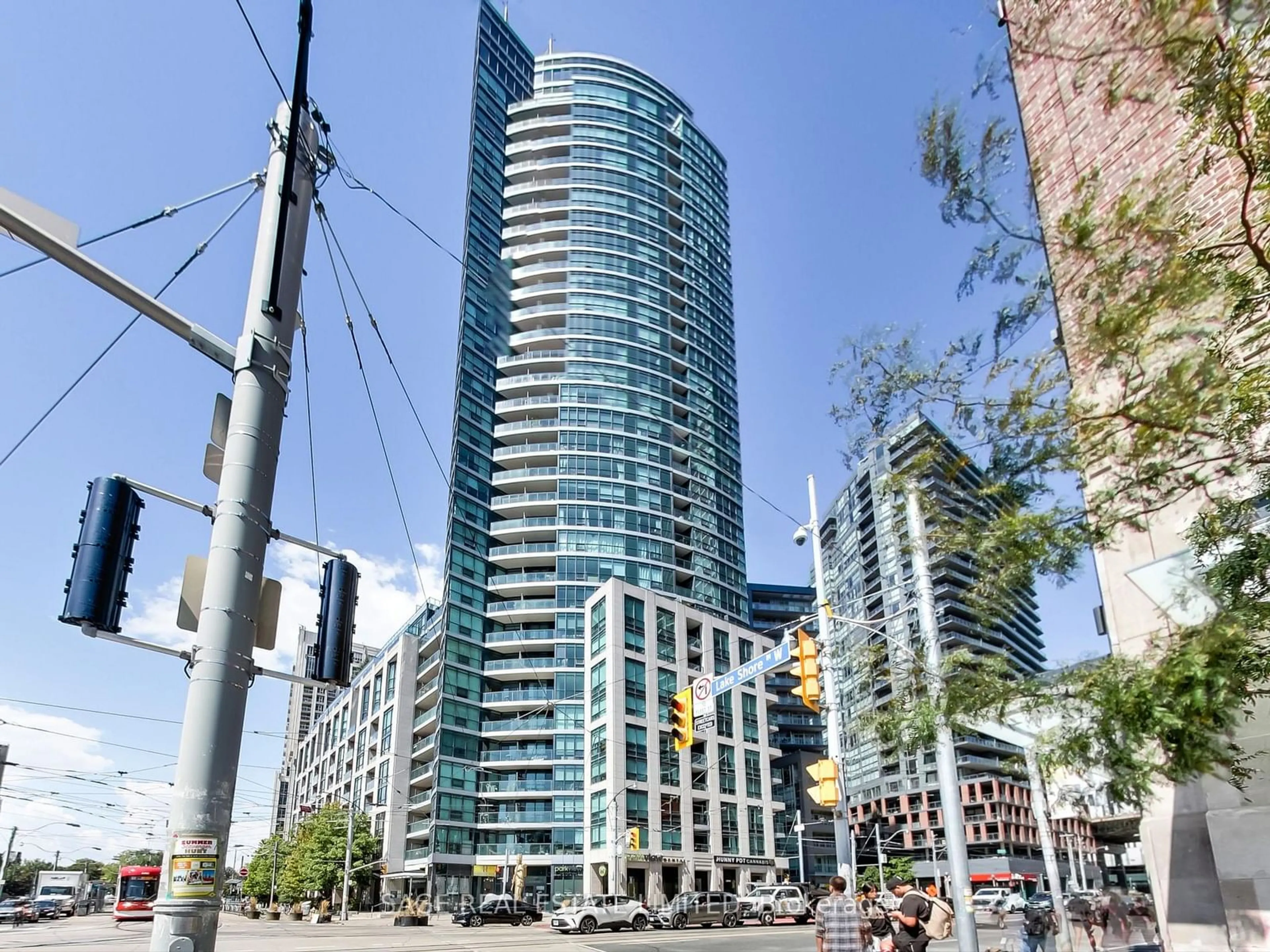 A pic from exterior of the house or condo, the street view for 600 Fleet St #702, Toronto Ontario M5V 1B7