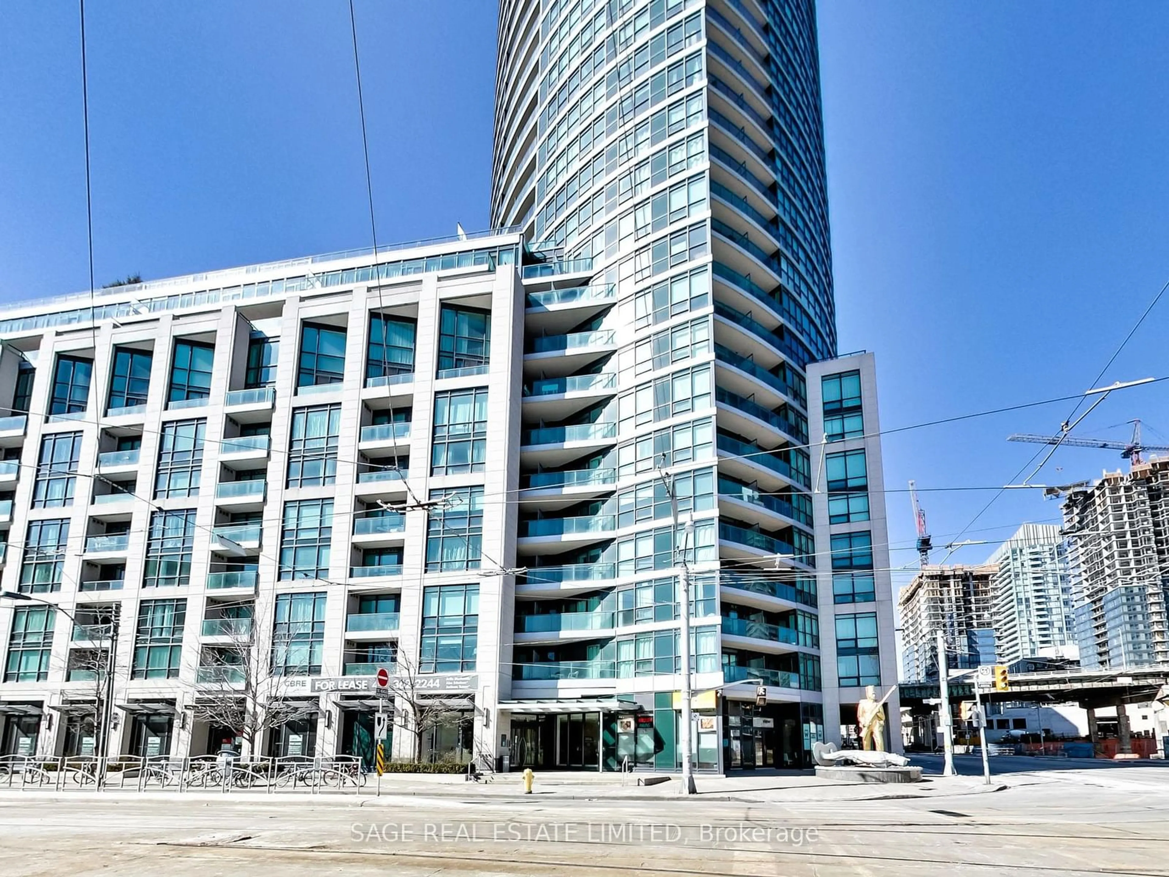 A pic from exterior of the house or condo, the front or back of building for 600 Fleet St #702, Toronto Ontario M5V 1B7