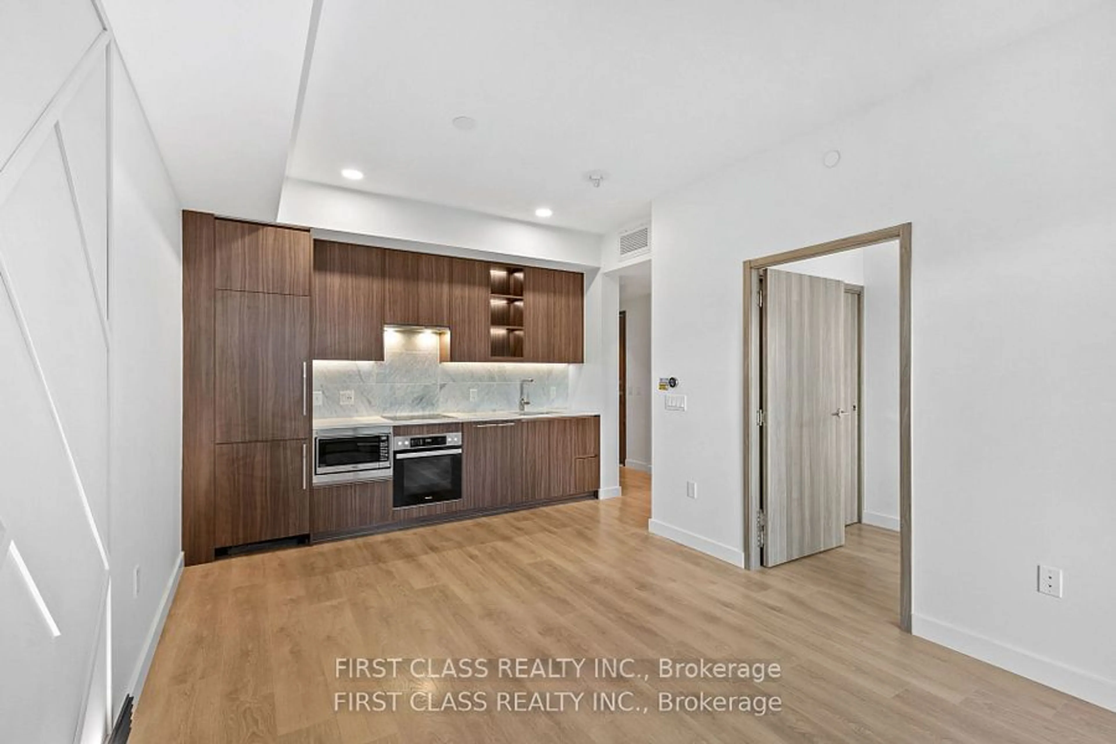 Open concept kitchen for 95 Mcmahon Dr #305, Toronto Ontario M2K 0H1