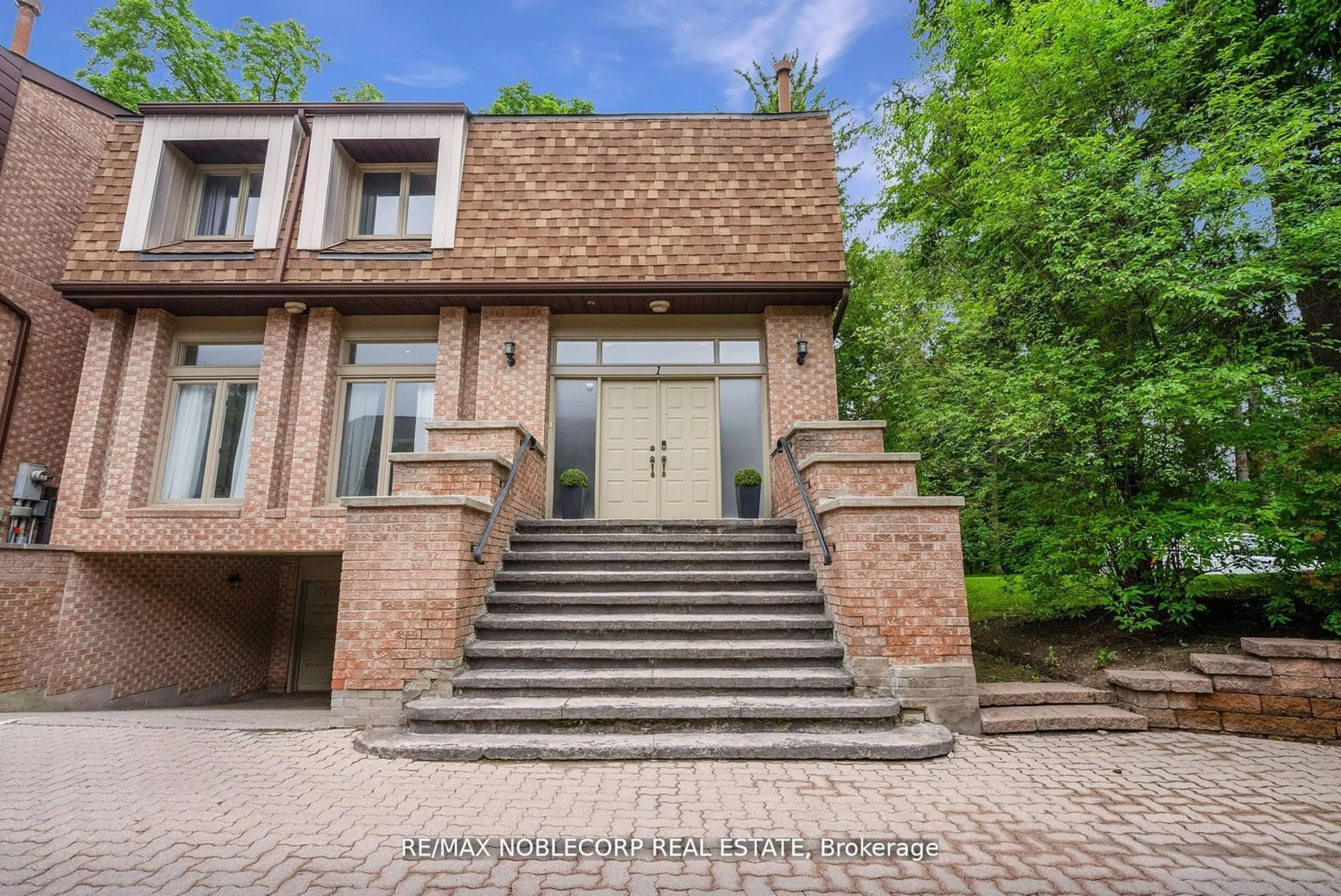 Stairs for 3100 Bayview Ave #1, Toronto Ontario M2N 5L3