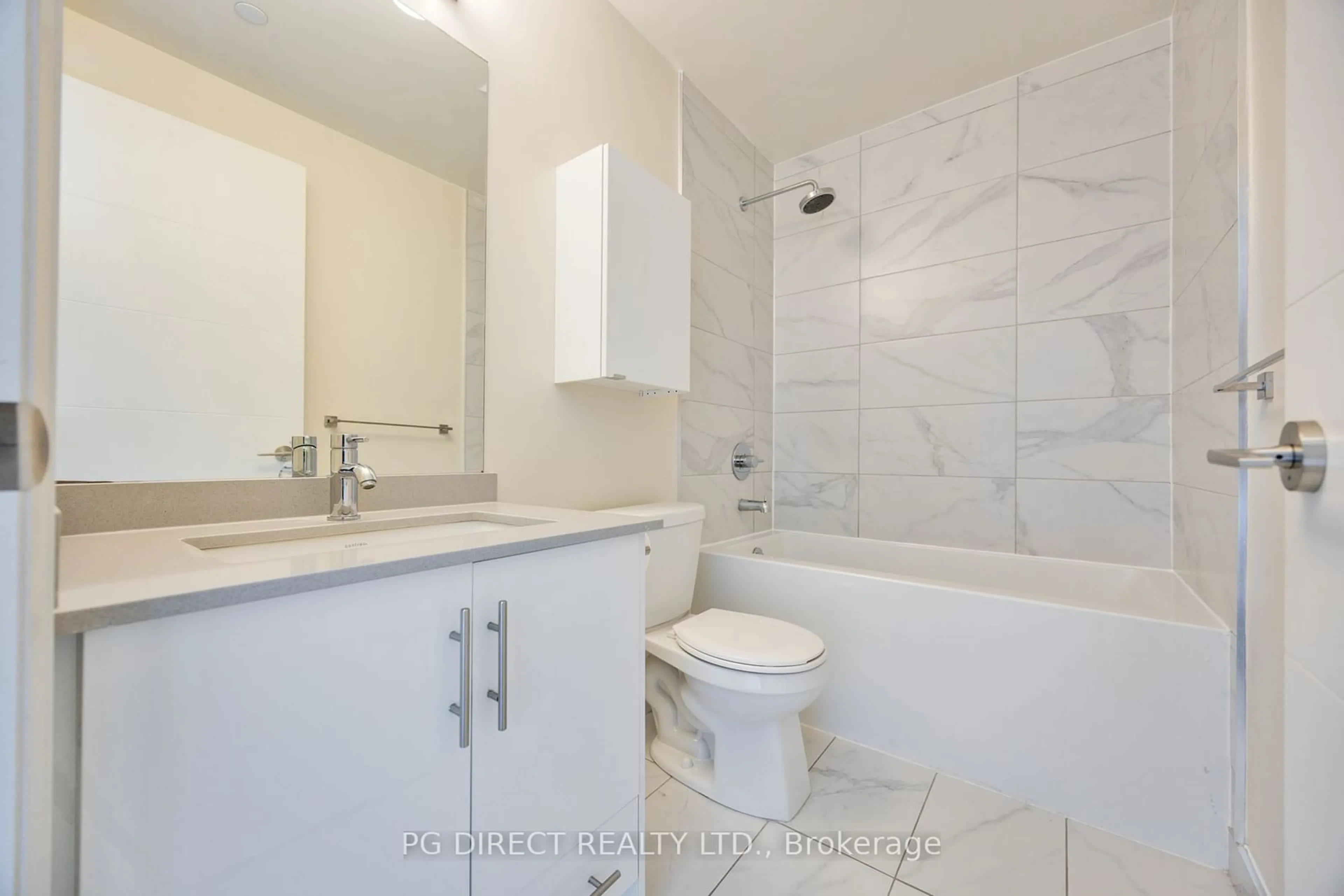 Standard bathroom for 460 Adelaide St #PH108, Toronto Ontario M5A 0E7