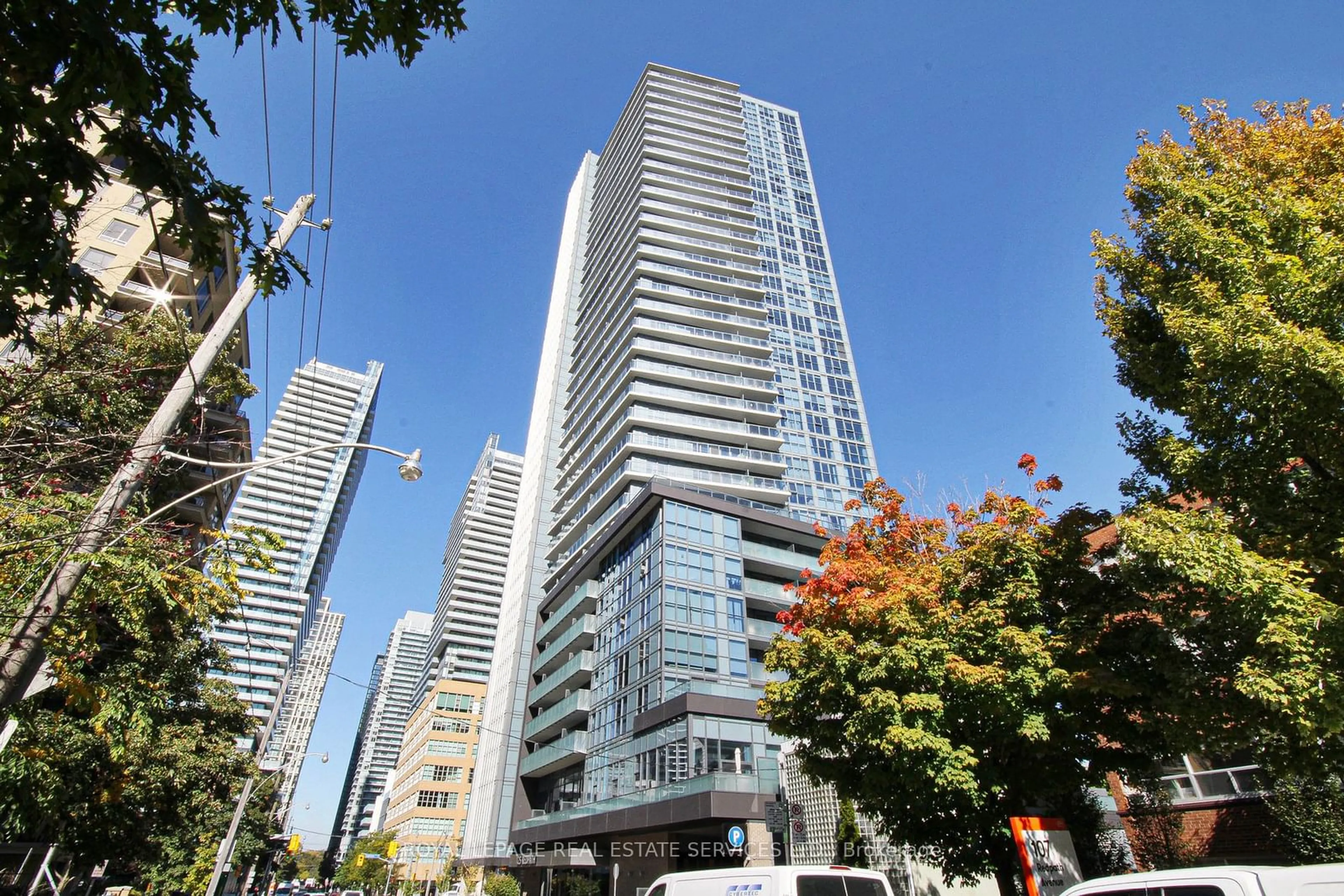 A pic from exterior of the house or condo, the view of city buildings for 125 Redpath Ave #1911, Toronto Ontario M4S 0B5