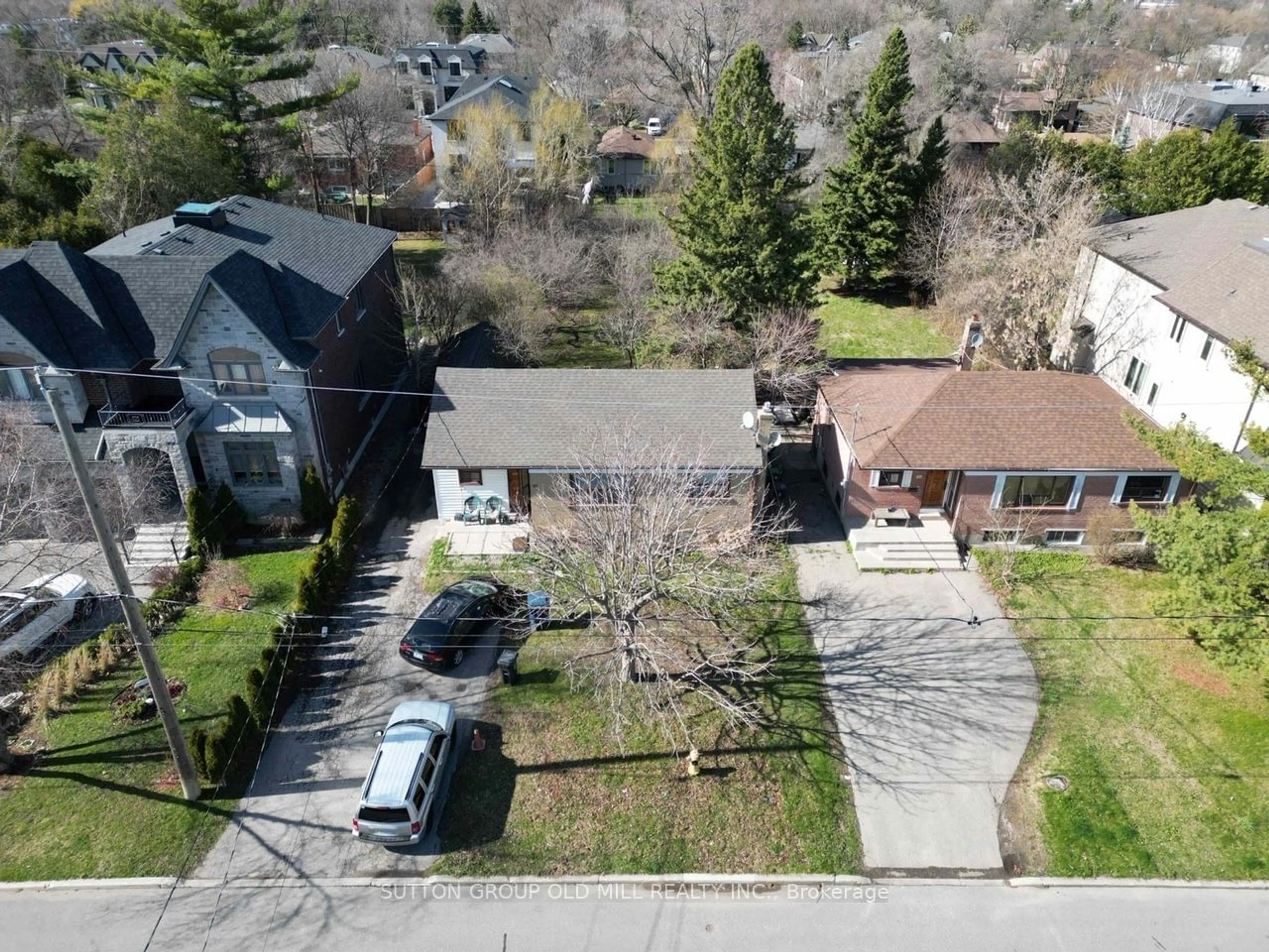 Frontside or backside of a home, the street view for 96 Caines Ave, Toronto Ontario M2R 2L3