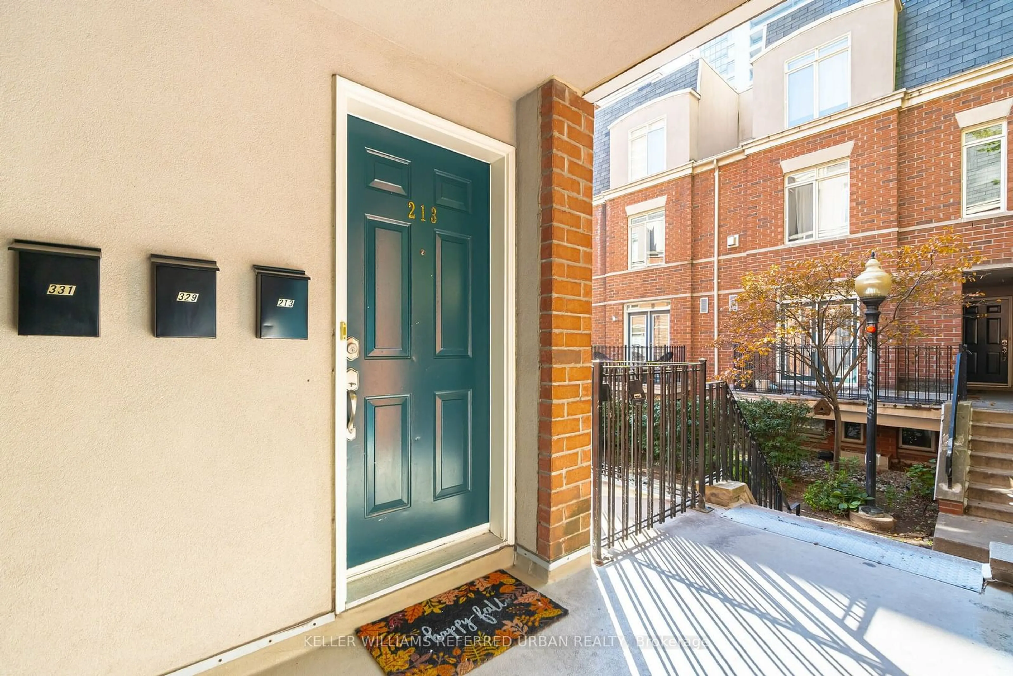 Indoor entryway, wood floors for 415 Jarvis St #213, Toronto Ontario M4Y 3C1