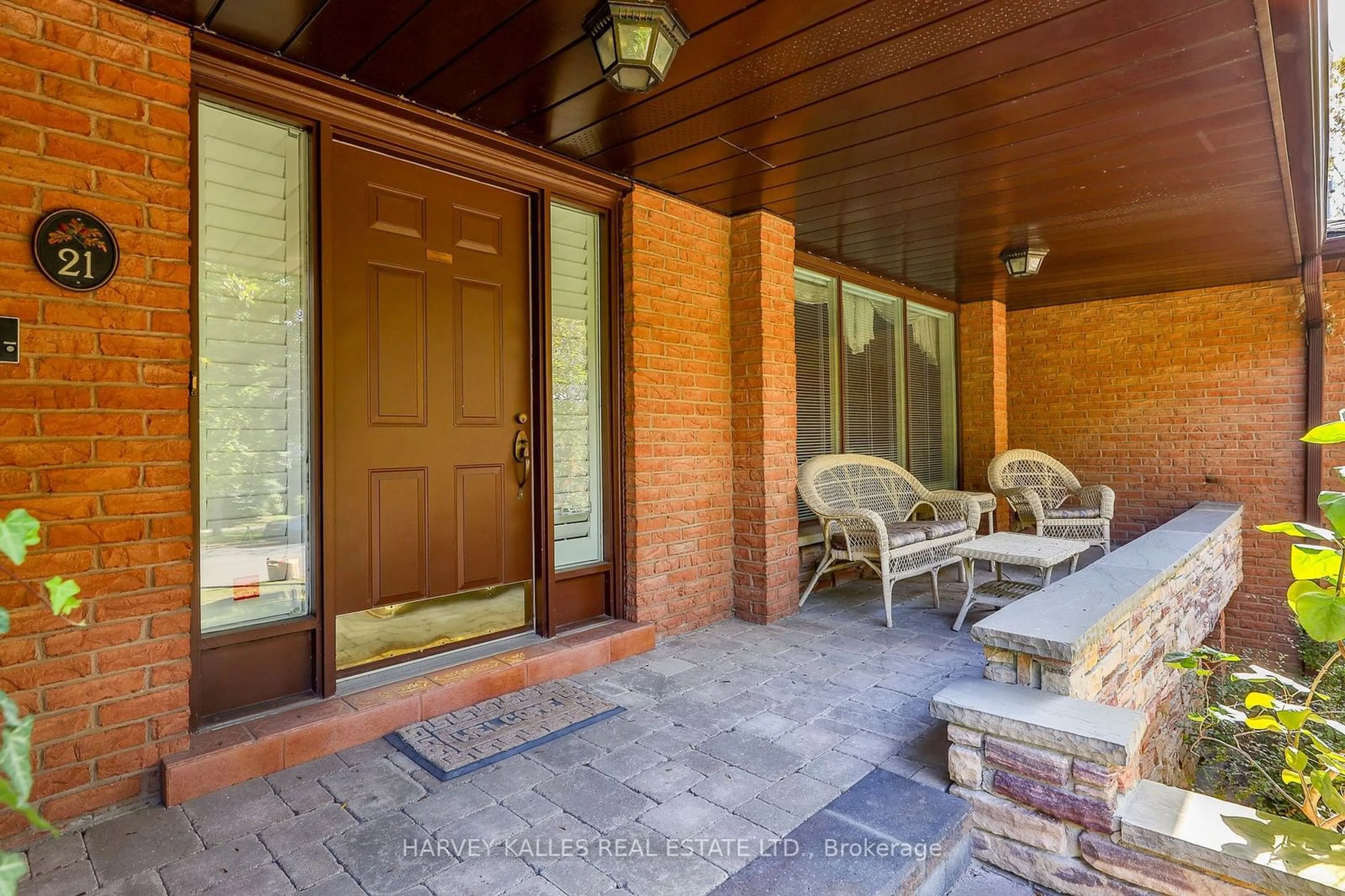 Indoor entryway, wood floors for 21 Nomad Cres, Toronto Ontario M3B 1S5