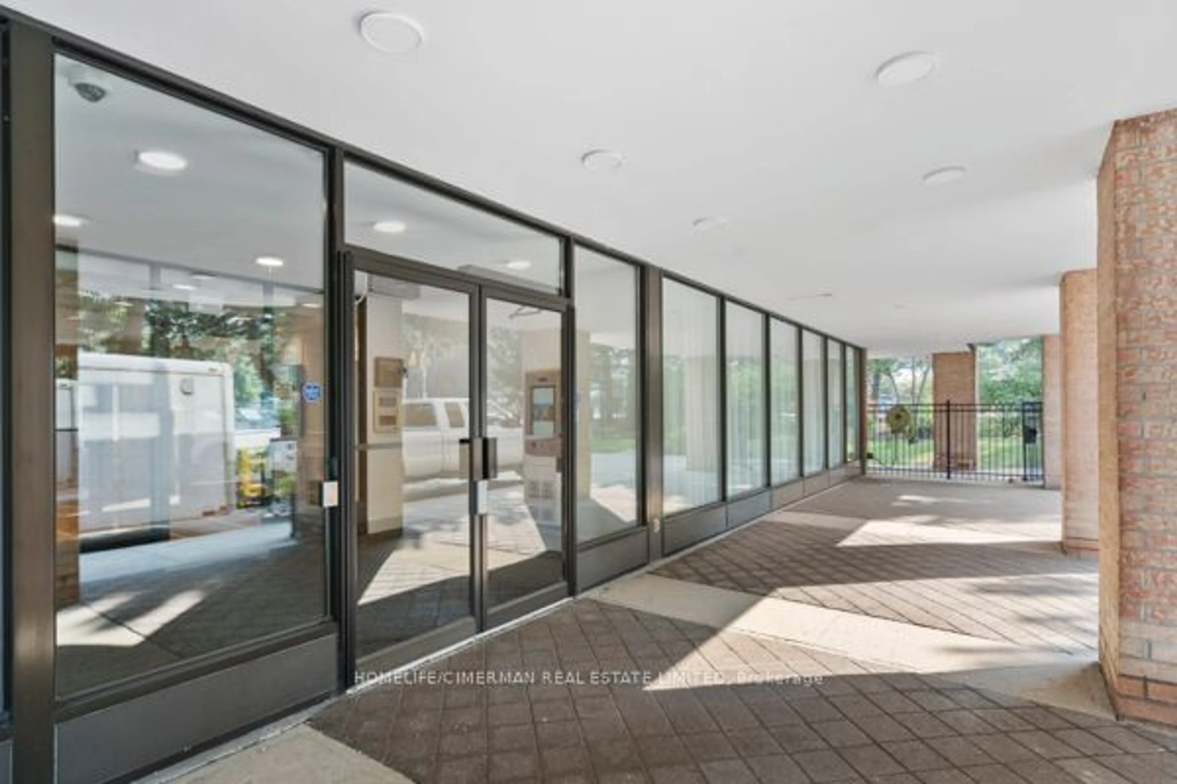 Indoor foyer, ceramic floors for 96 Fifeshire Rd #204, Toronto Ontario M2L 2X9