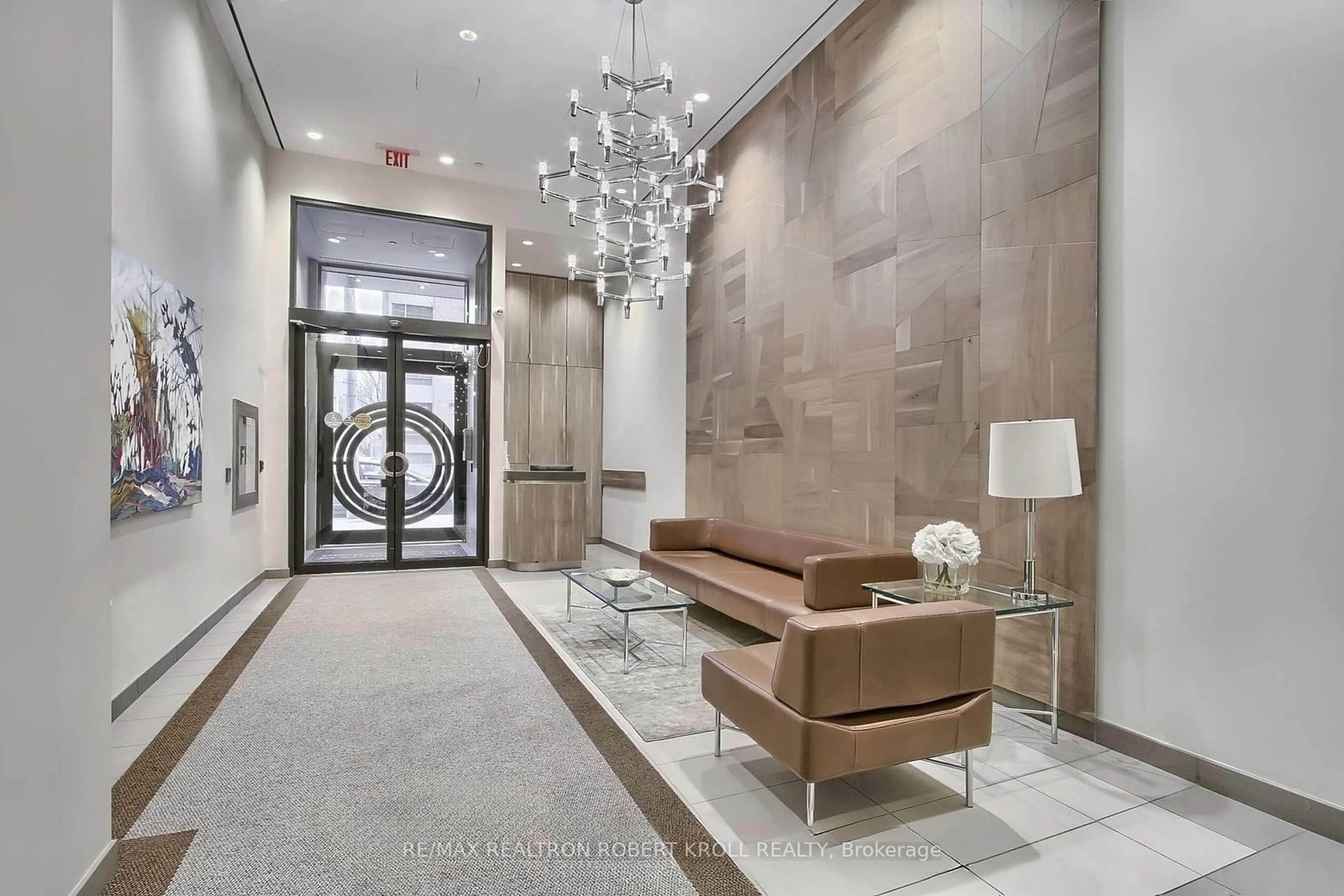 Indoor lobby, wood floors for 55A Avenue Rd #602, Toronto Ontario M5R 2G3