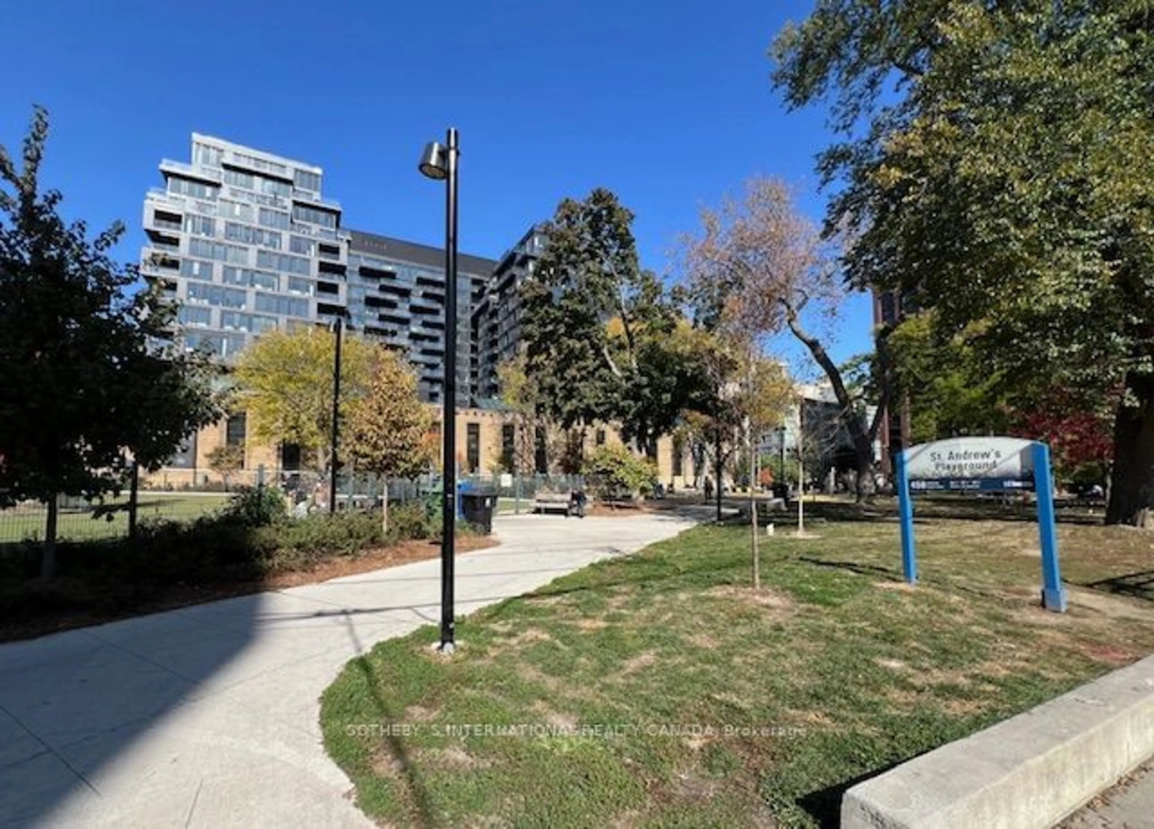 A pic from outside/outdoor area/front of a property/back of a property/a pic from drone, street for 461 Adelaide St #338, Toronto Ontario M5V 0L6