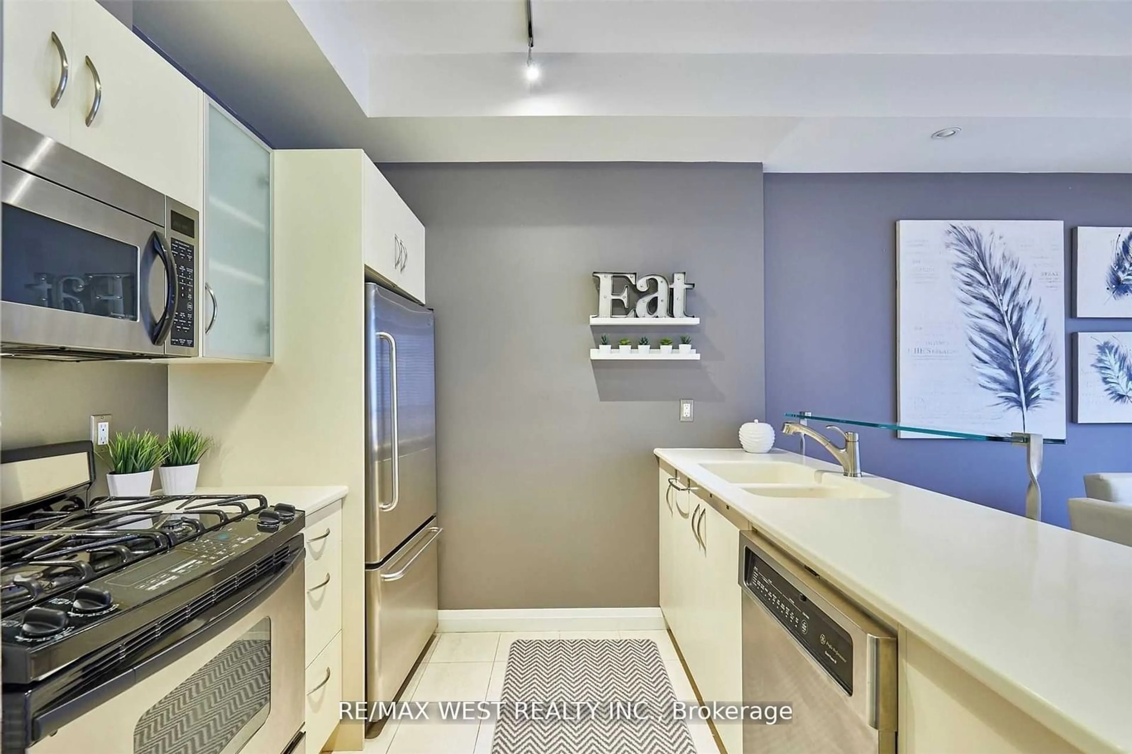 Contemporary kitchen, ceramic floors for 3 Mcalpine St #108, Toronto Ontario M5R 3T5