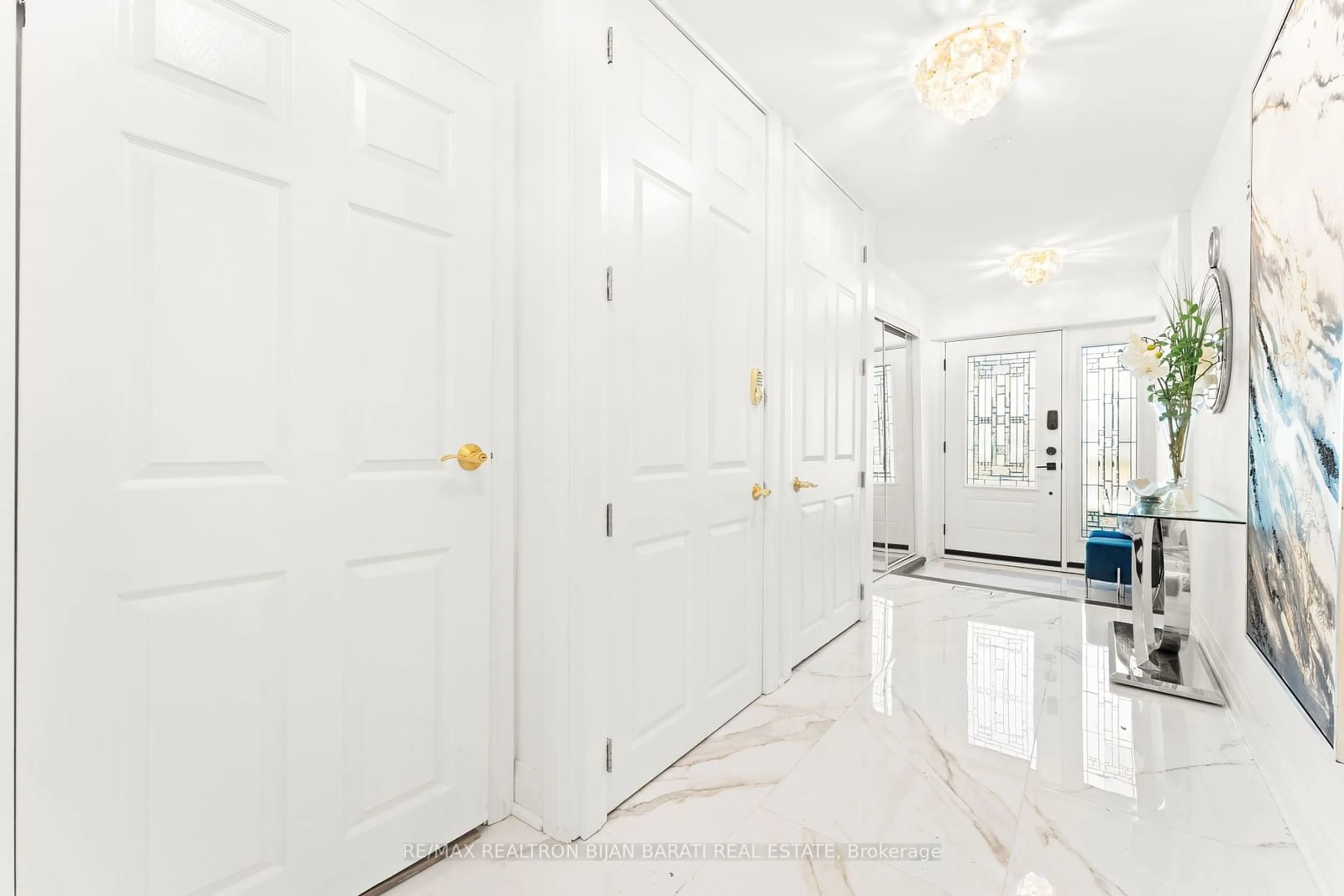 Indoor foyer, ceramic floors for 17 Wyvern Rd, Toronto Ontario M2K 2K3