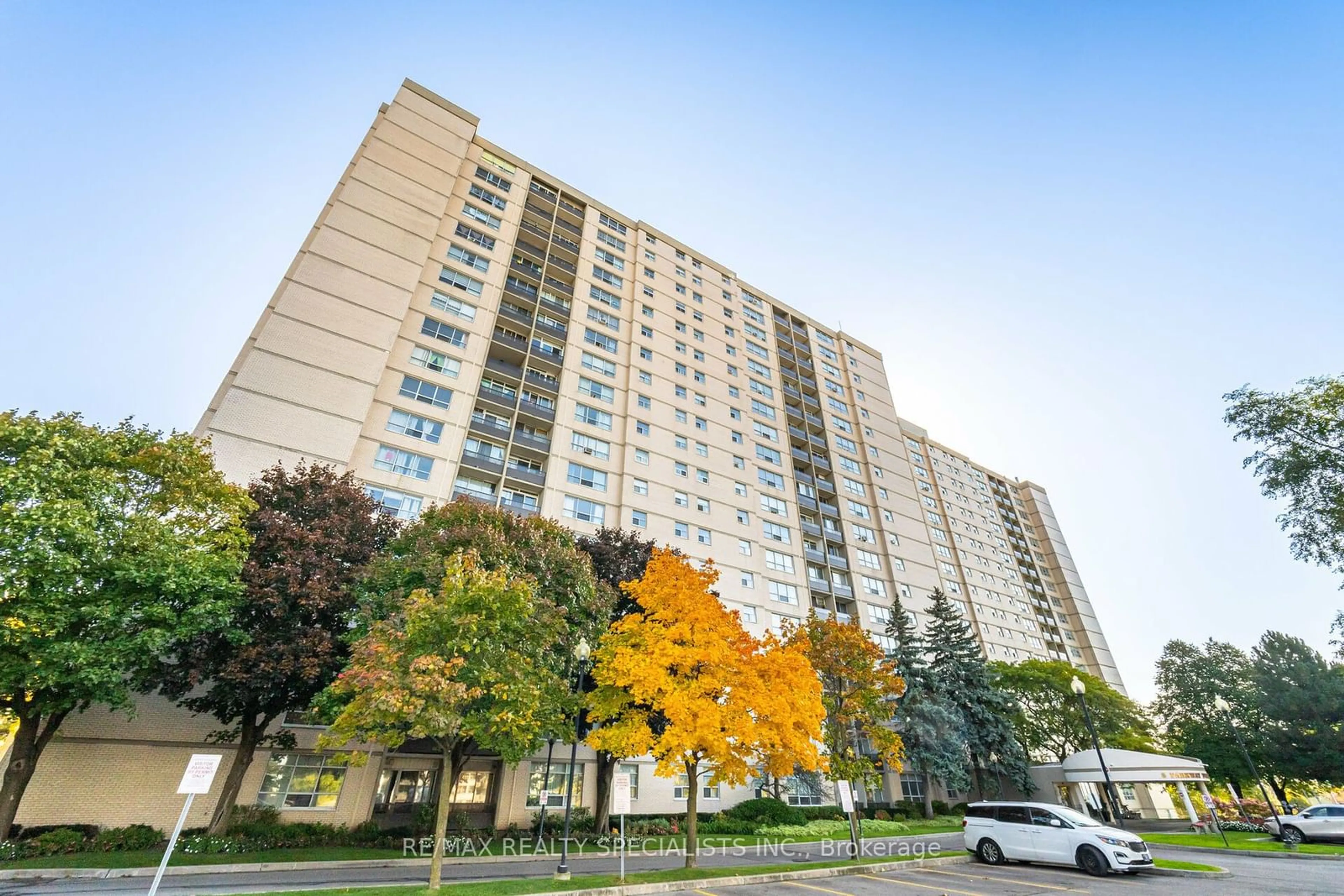 A pic from exterior of the house or condo, the front or back of building for 5 Parkway Forest Dr #1808, Toronto Ontario M2J 1L2