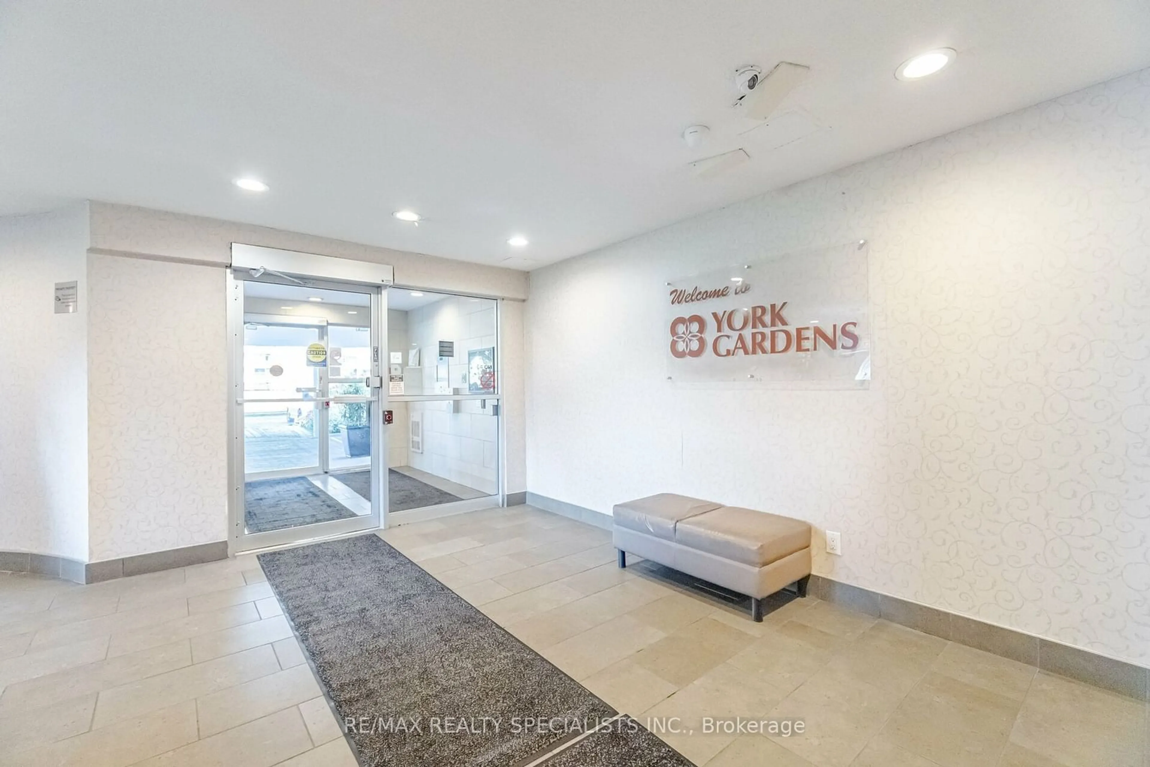 Indoor foyer, unknown floor for 5 Parkway Forest Dr #1808, Toronto Ontario M2J 1L2