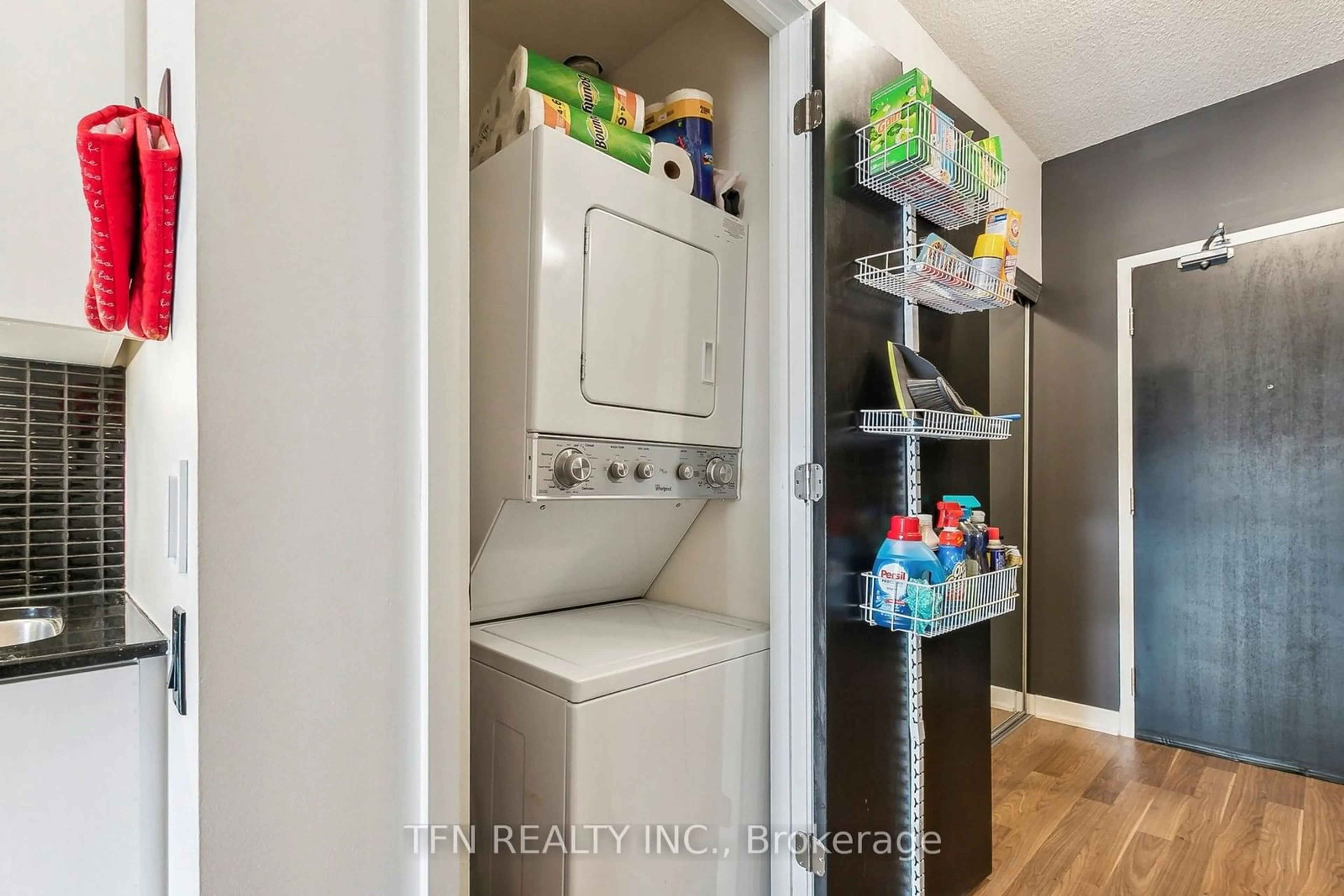 Laundry room for 775 King St #906, Toronto Ontario M5V 2K3