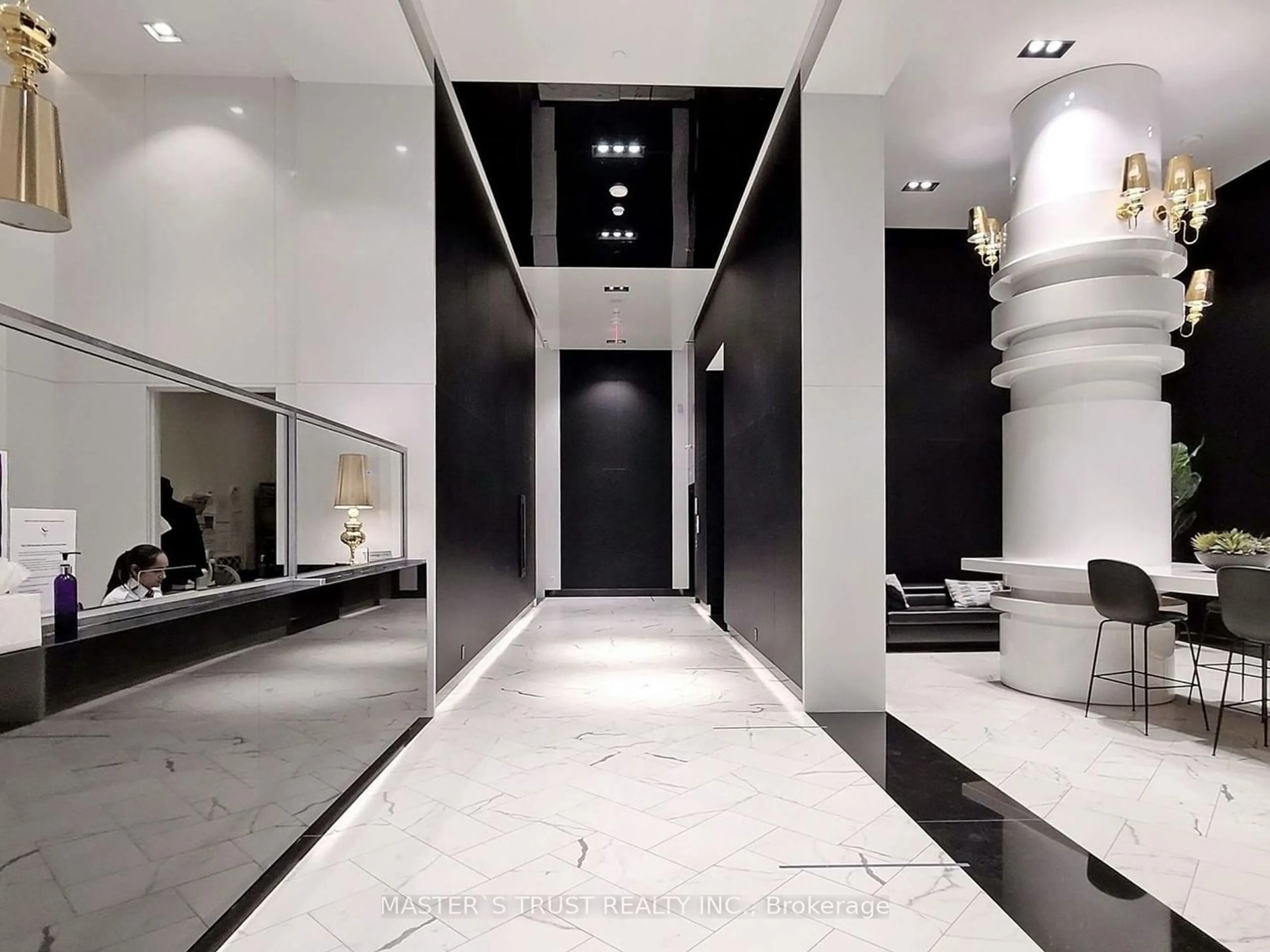 Indoor foyer, ceramic floors for 87 Peter St #4415, Toronto Ontario M5V 0P1