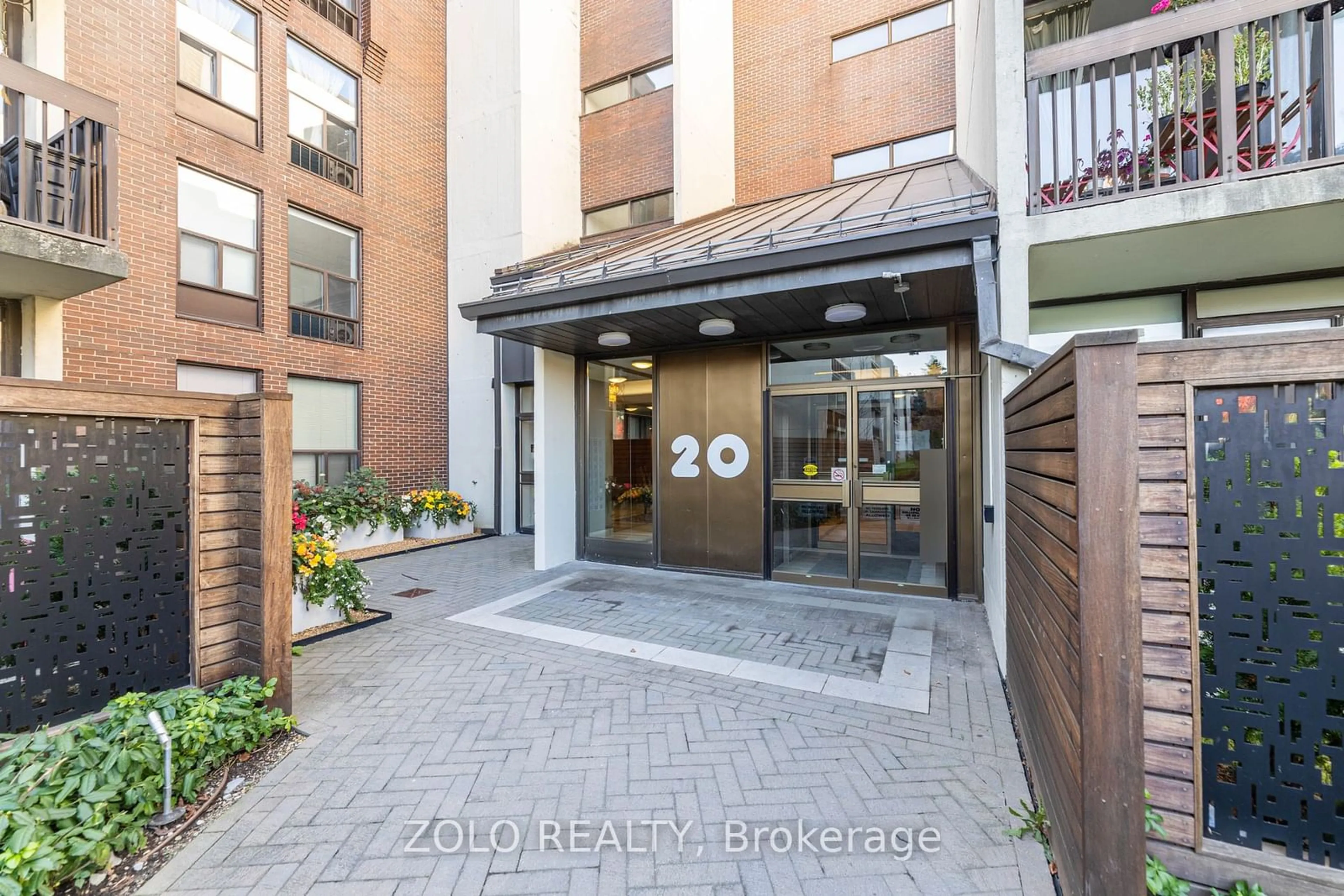 Indoor foyer for 20 Fashion Roseway #516, Toronto Ontario M2N 6B5