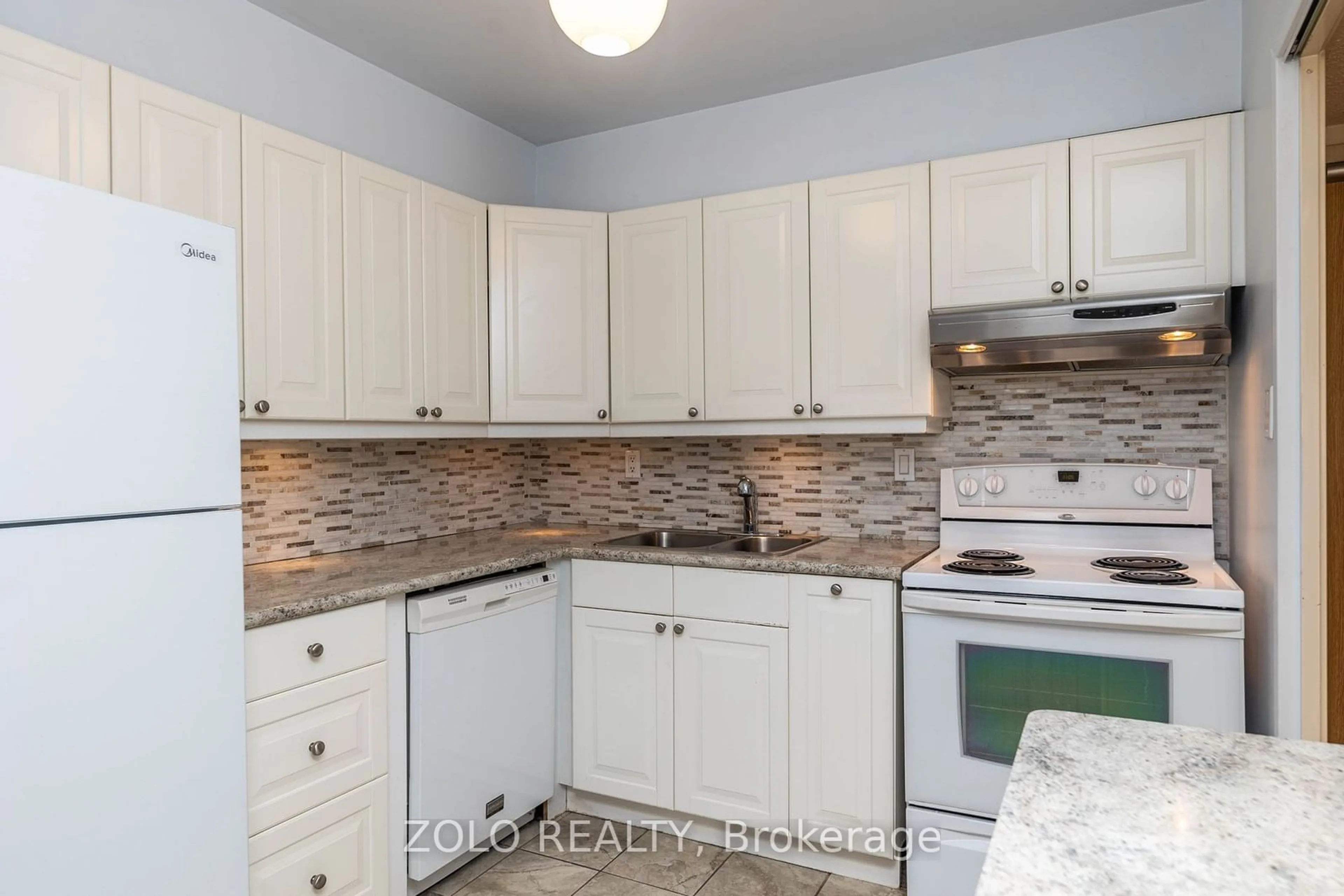 Standard kitchen, wood floors for 20 Fashion Roseway #516, Toronto Ontario M2N 6B5