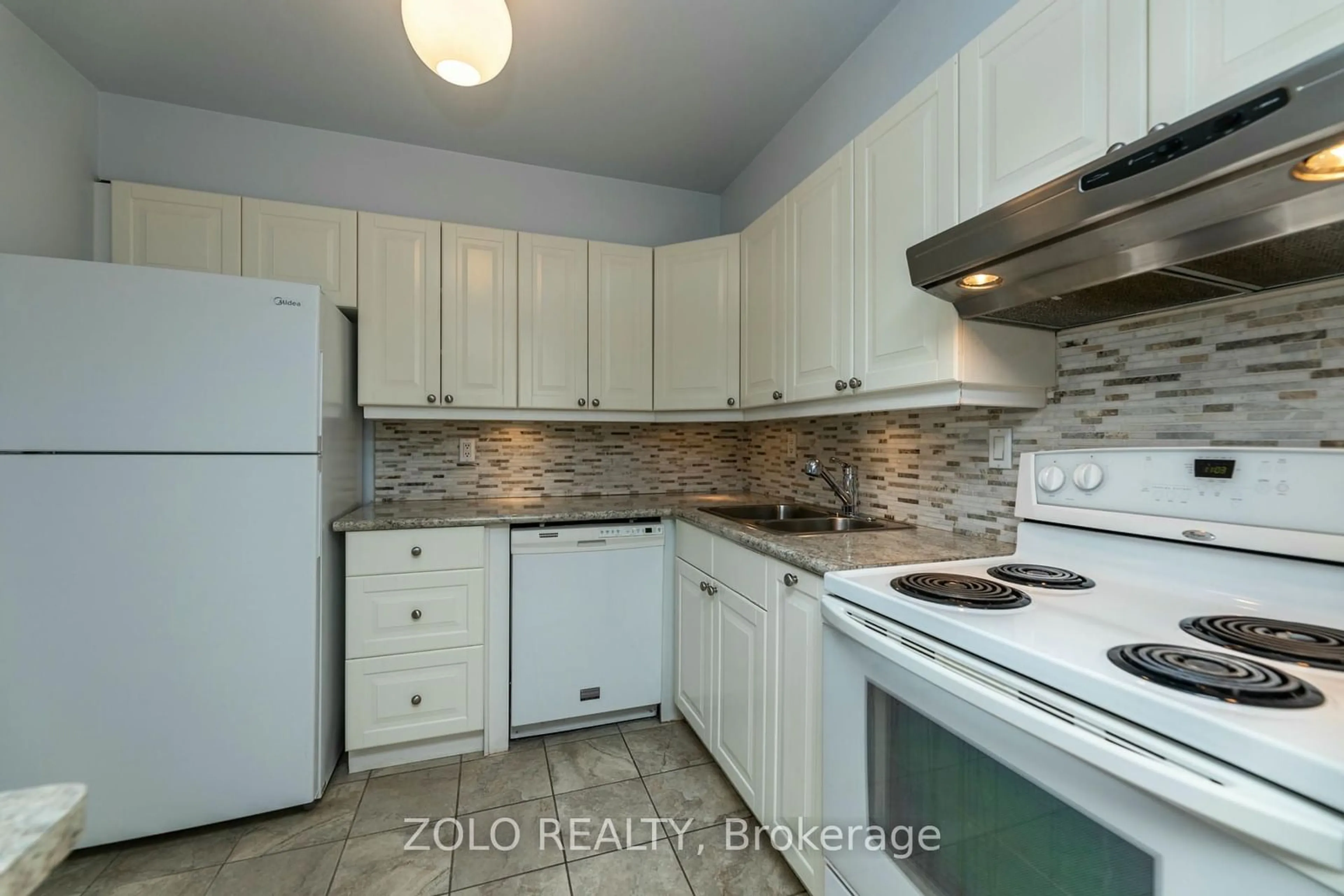 Standard kitchen, cottage for 20 Fashion Roseway #516, Toronto Ontario M2N 6B5