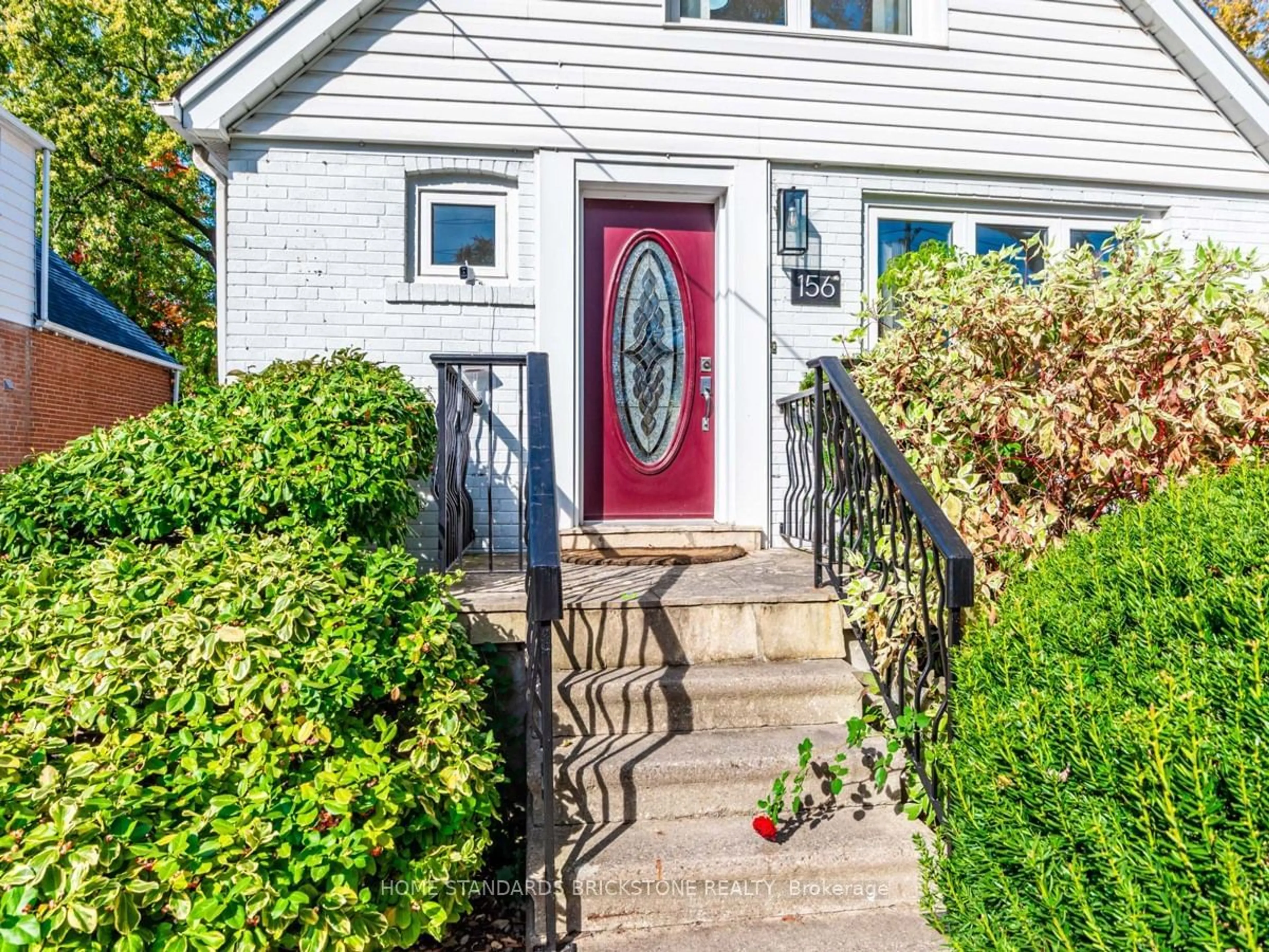 Indoor entryway for 156 Avondale Ave, Toronto Ontario M2N 2V3