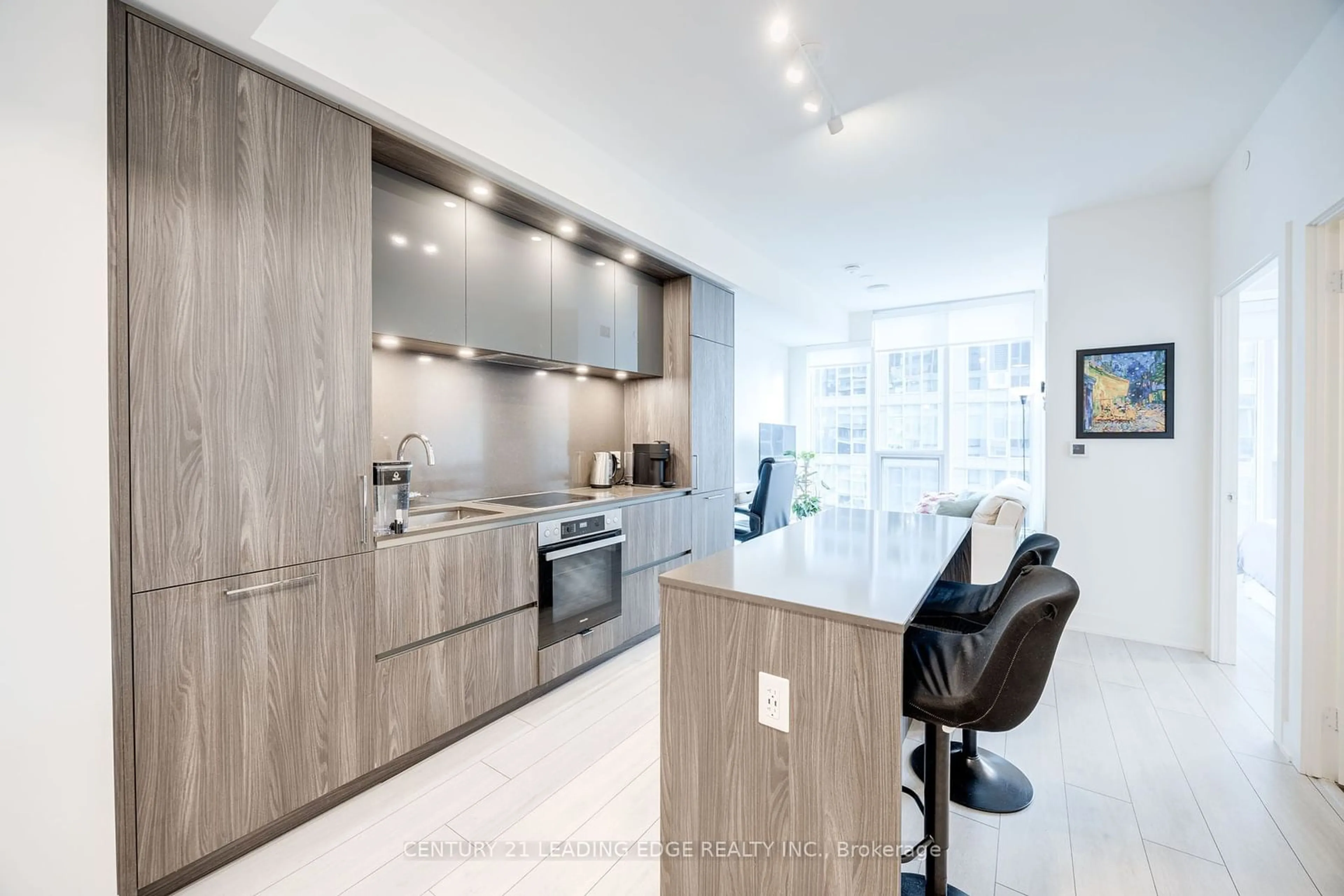 Contemporary kitchen, wood floors for 35 MERCER St #1615, Toronto Ontario M5V 0V1