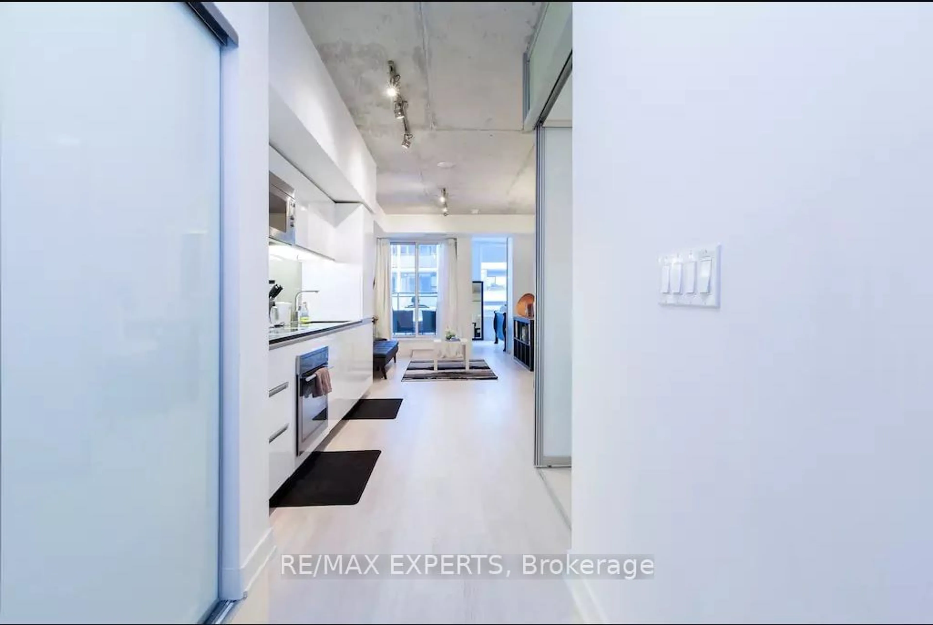 Indoor entryway, ceramic floors for 20 Gladstone Ave #205, Toronto Ontario M6J 0E9