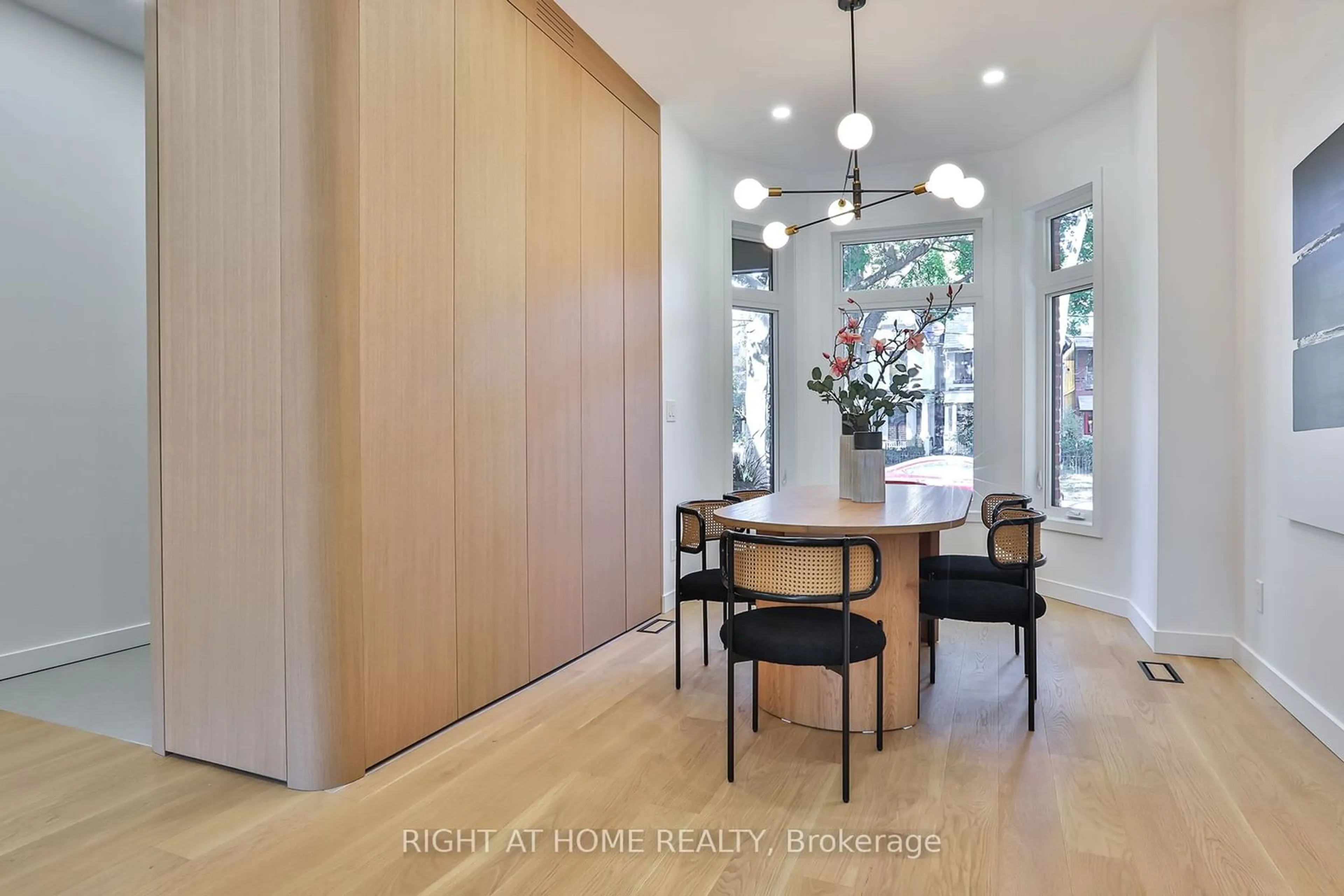 Indoor entryway, wood floors for 91 Willcocks St, Toronto Ontario M5S 1C9