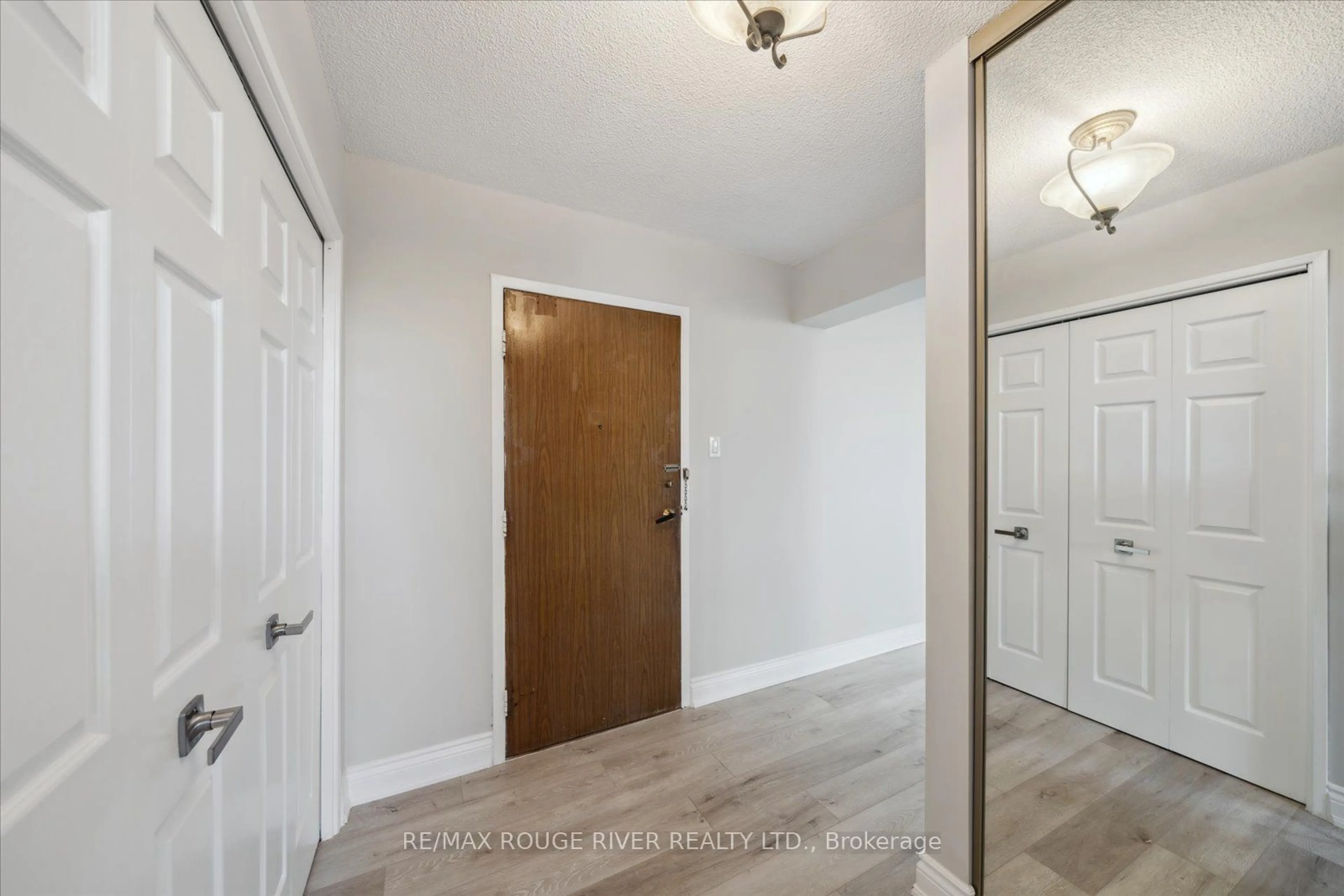 Indoor entryway, wood floors for 10 Sunrise Ave #422, Toronto Ontario M4N 2R1