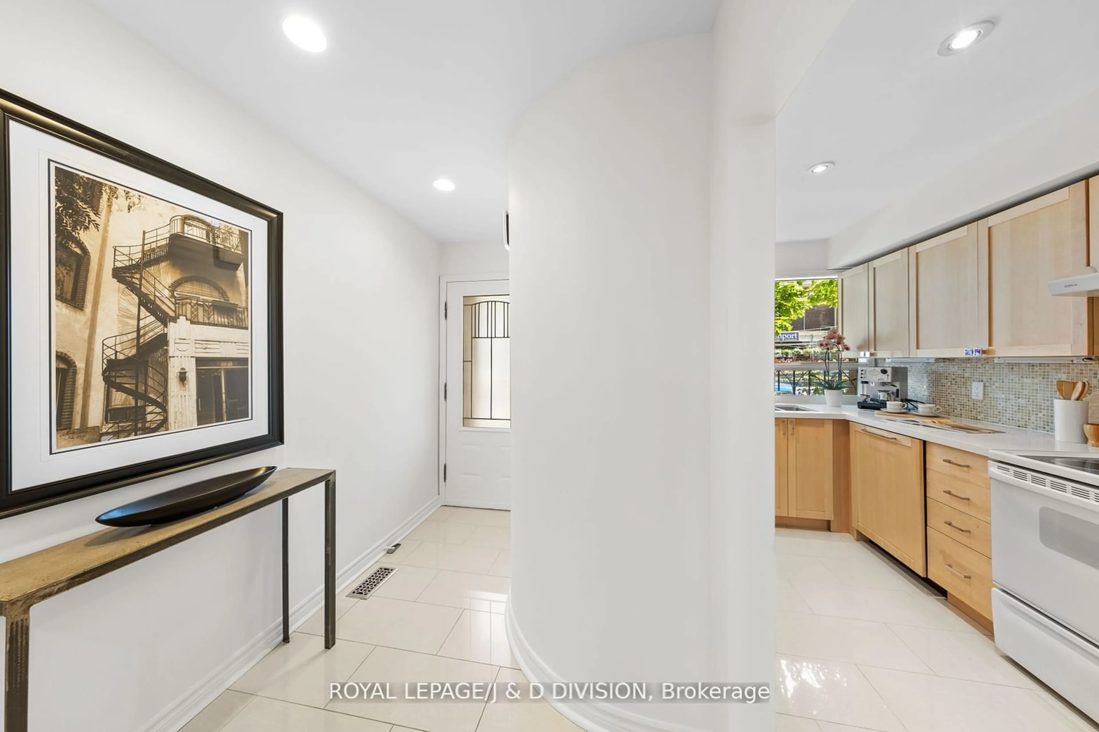 Indoor foyer, ceramic floors for 134 Dupont St, Toronto Ontario M5R 1V2